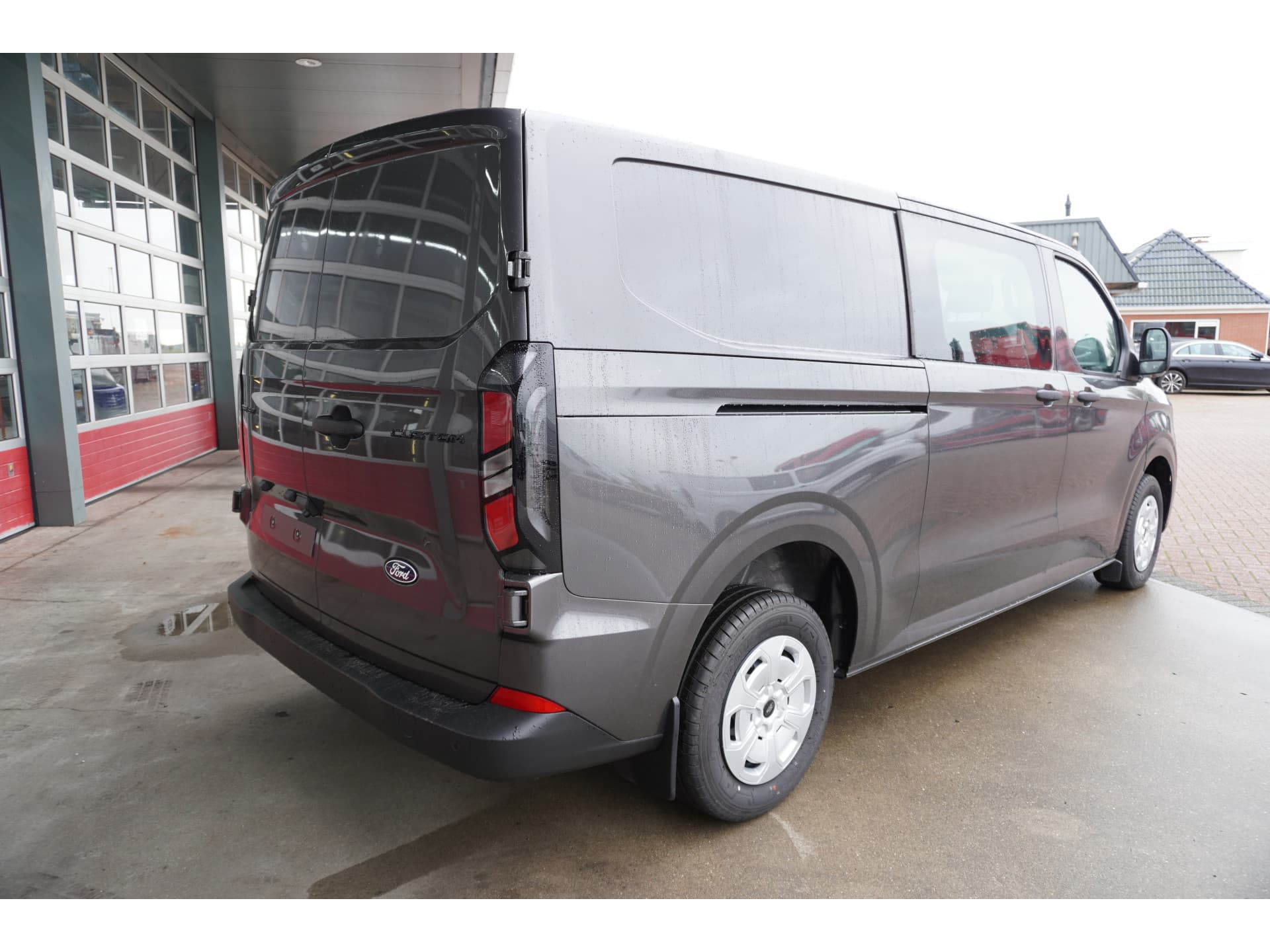 Foto 4 van Ford 320L 2.0 TDCI 150PK L2H1 Trend Dubbelcabine