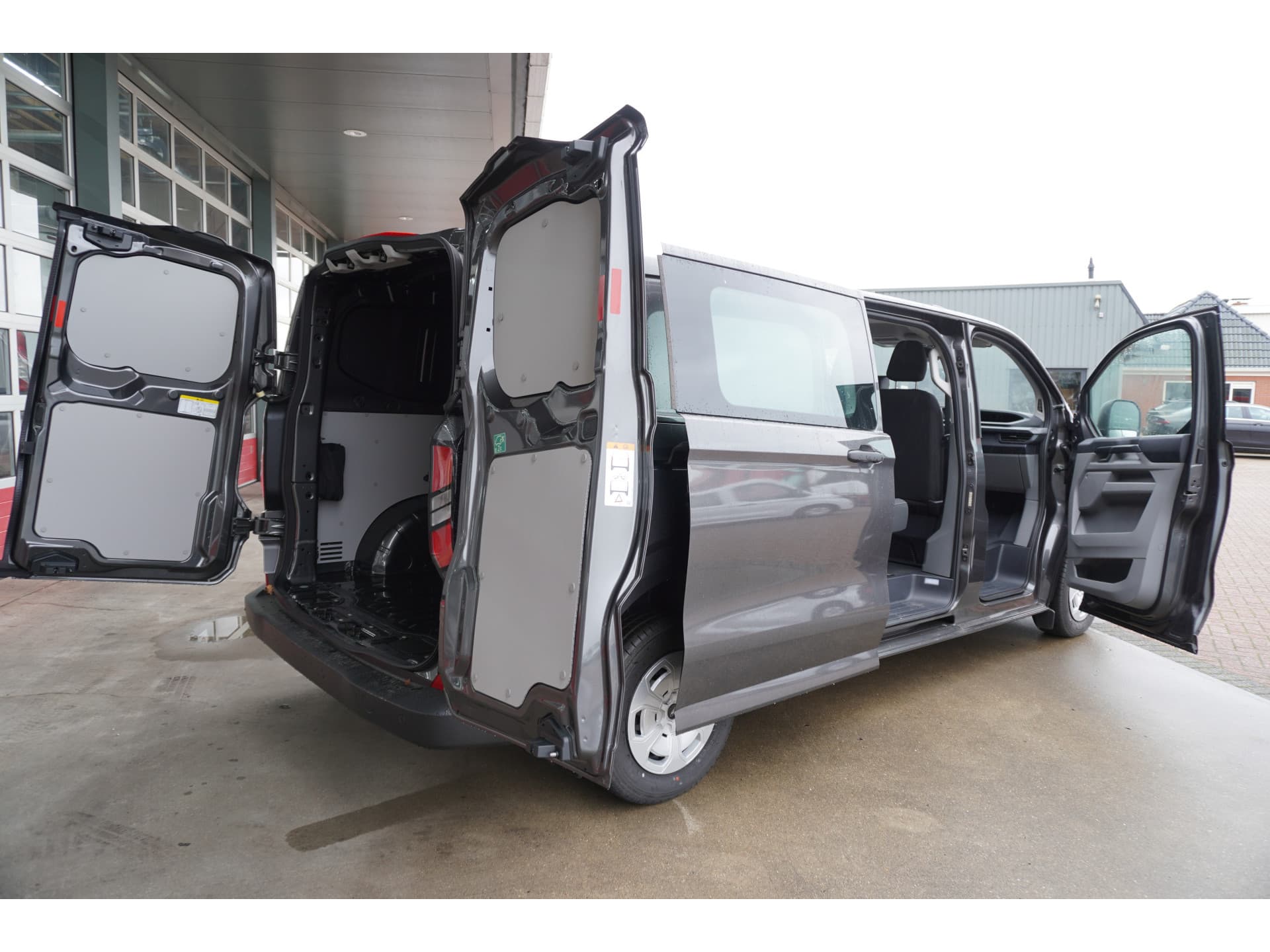 Foto 5 van Ford 320L 2.0 TDCI 150PK L2H1 Trend Dubbelcabine