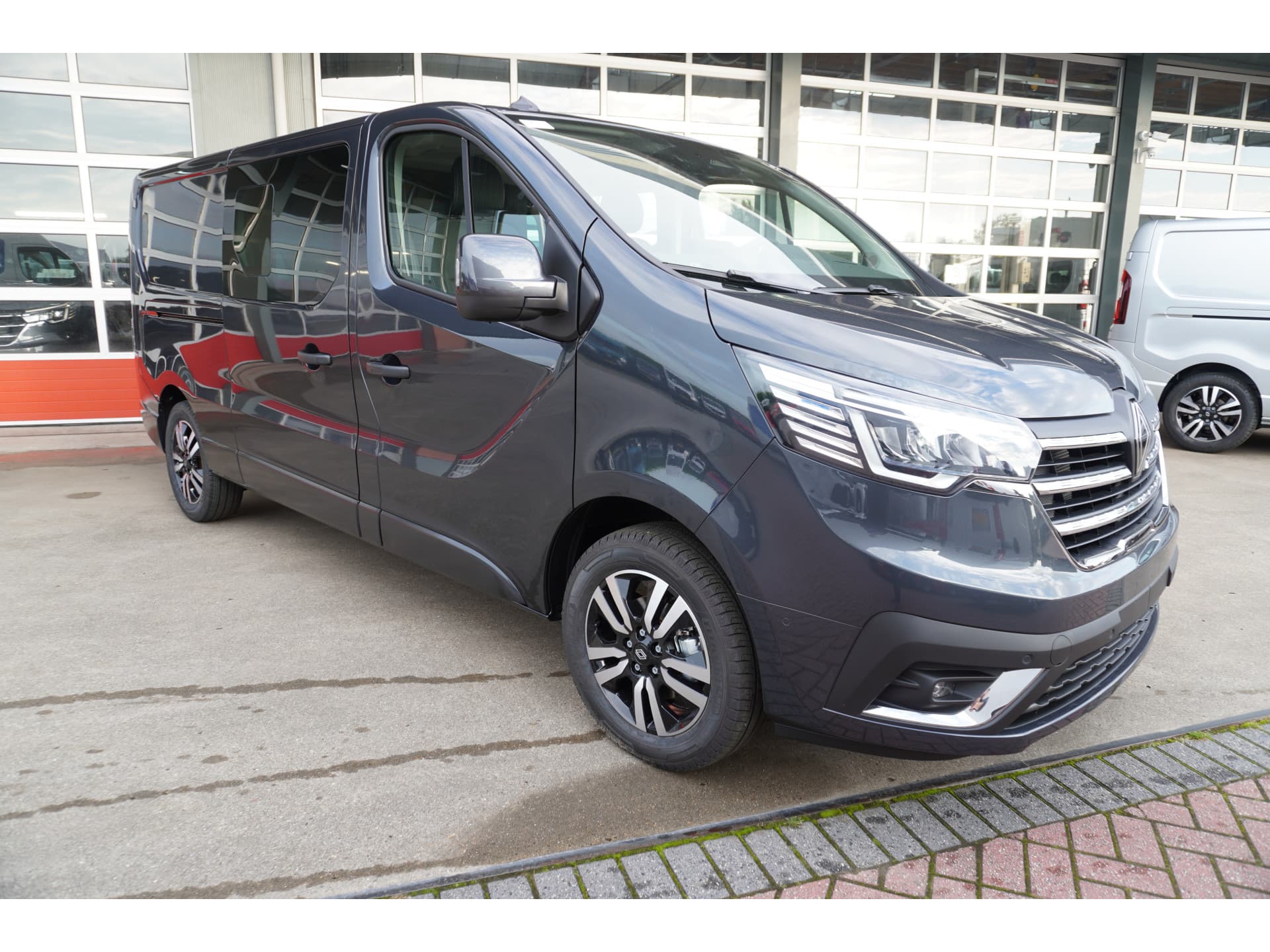 Foto 2 van Renault 2.0 Bleu dCi EDC 170PK L2H1 Extra DubbelCabine Automaat Schuifdeur L/R