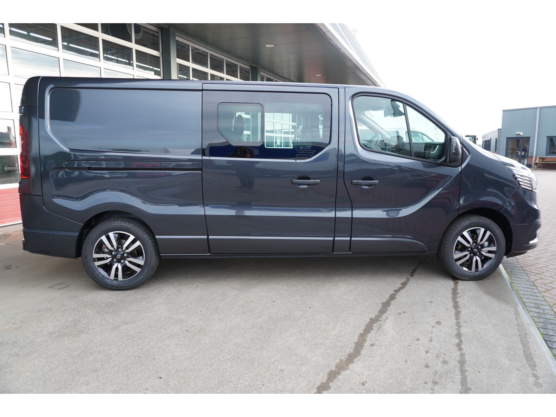 Foto 3 van Renault 2.0 Bleu dCi EDC 170PK L2H1 Extra DubbelCabine Automaat Schuifdeur L/R