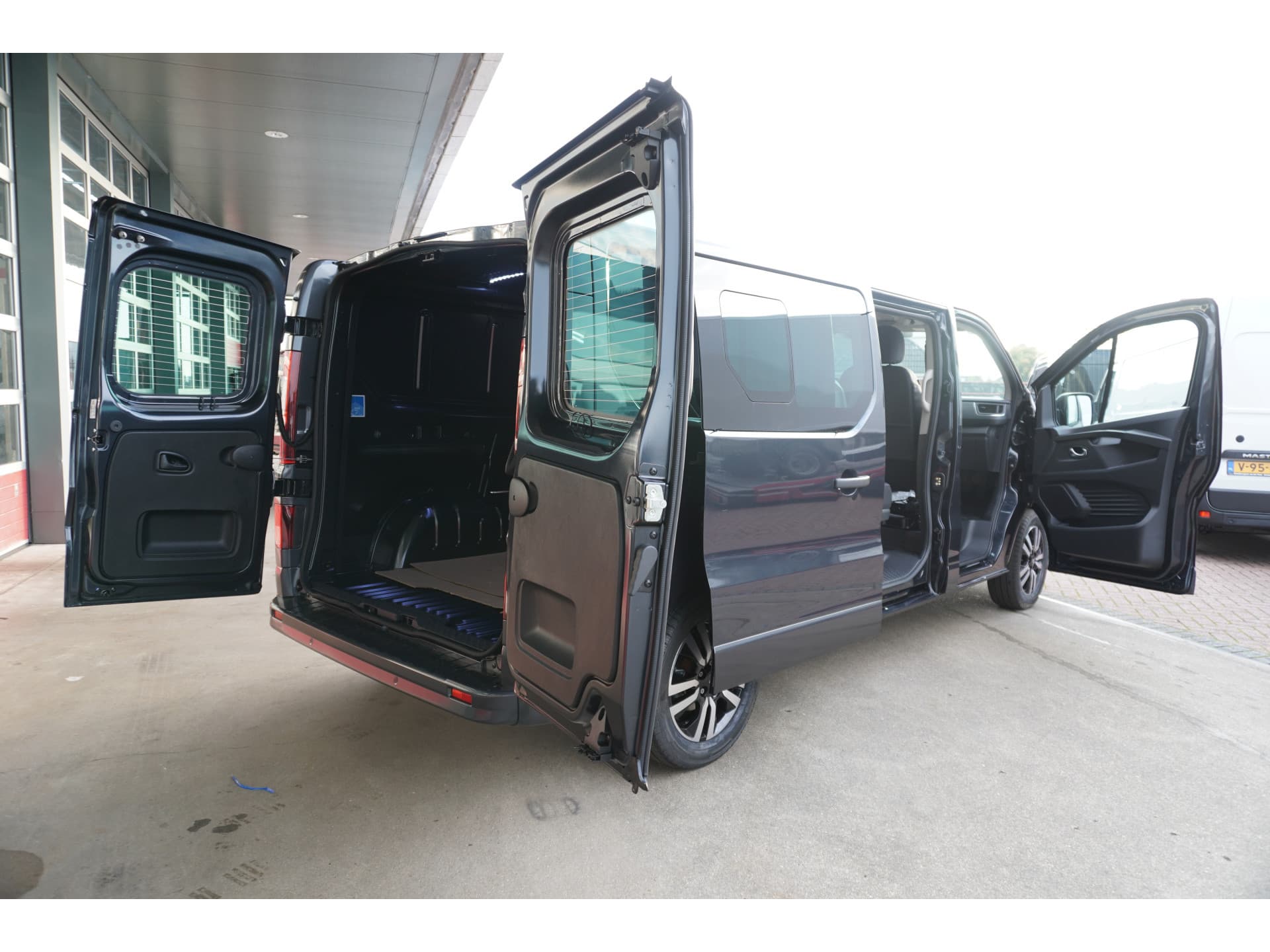 Foto 5 van Renault 2.0 Bleu dCi EDC 170PK L2H1 Extra DubbelCabine Automaat Schuifdeur L/R