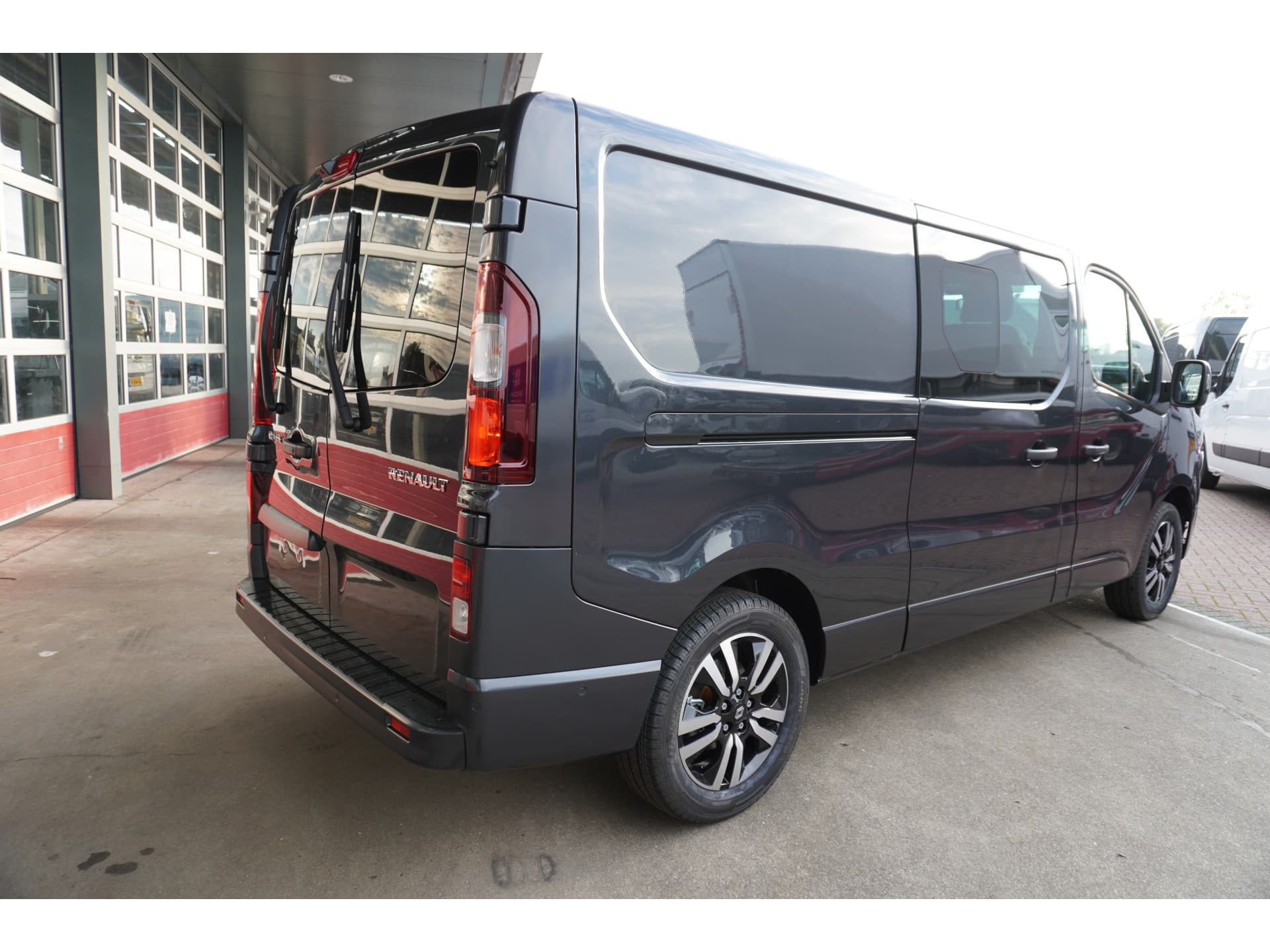 Foto 4 van Renault 2.0 Bleu dCi EDC 170PK L2H1 Extra DubbelCabine Automaat Schuifdeur L/R