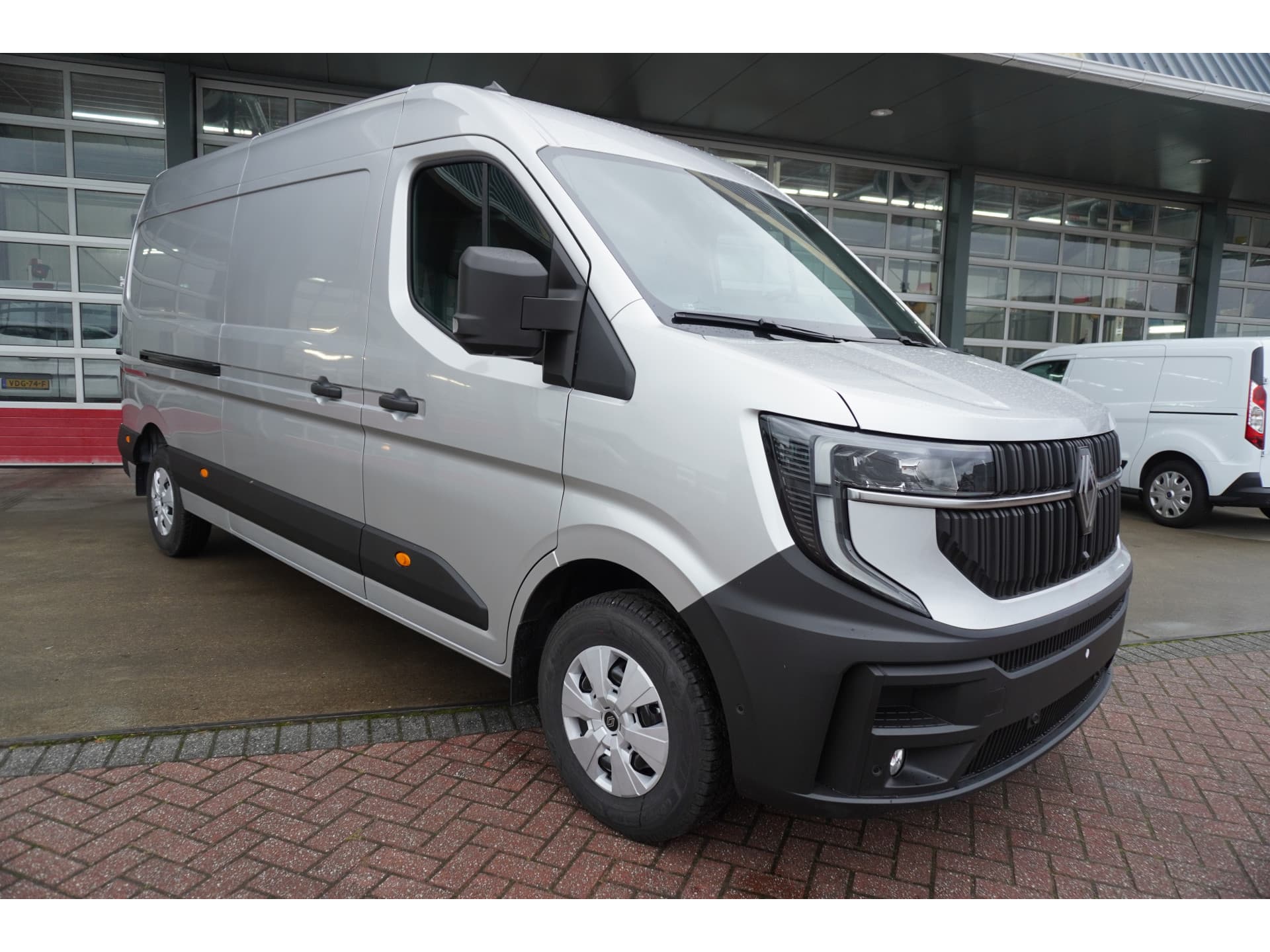 Foto 2 van Renault T35 2.0 dCi 170PK L3H2 Extra Schuifdeur L/R