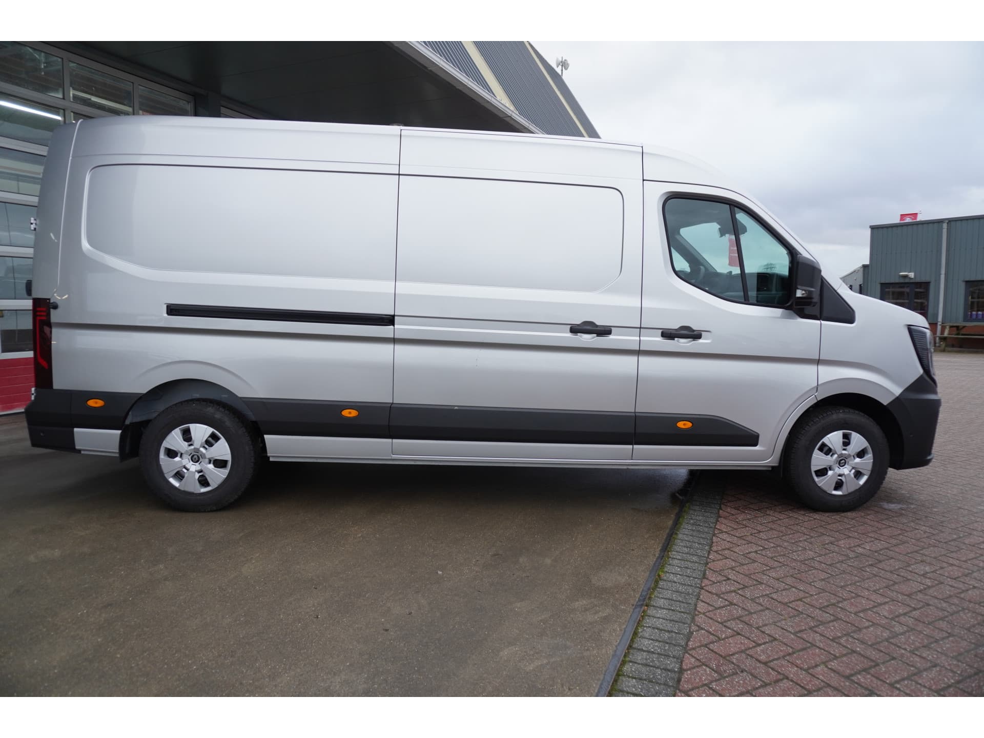 Foto 3 van Renault T35 2.0 dCi 170PK L3H2 Extra Schuifdeur L/R