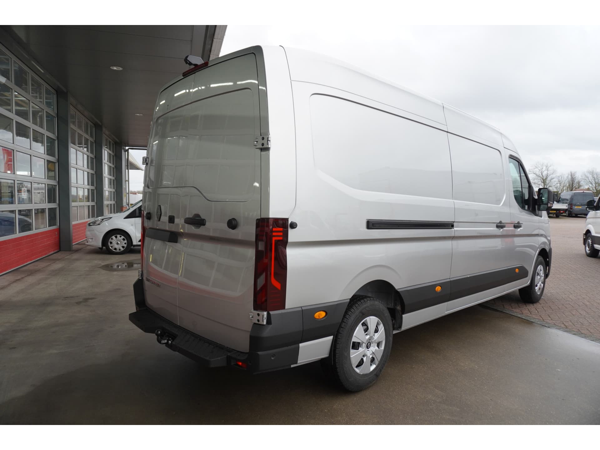 Foto 4 van Renault T35 2.0 dCi 170PK L3H2 Extra Schuifdeur L/R