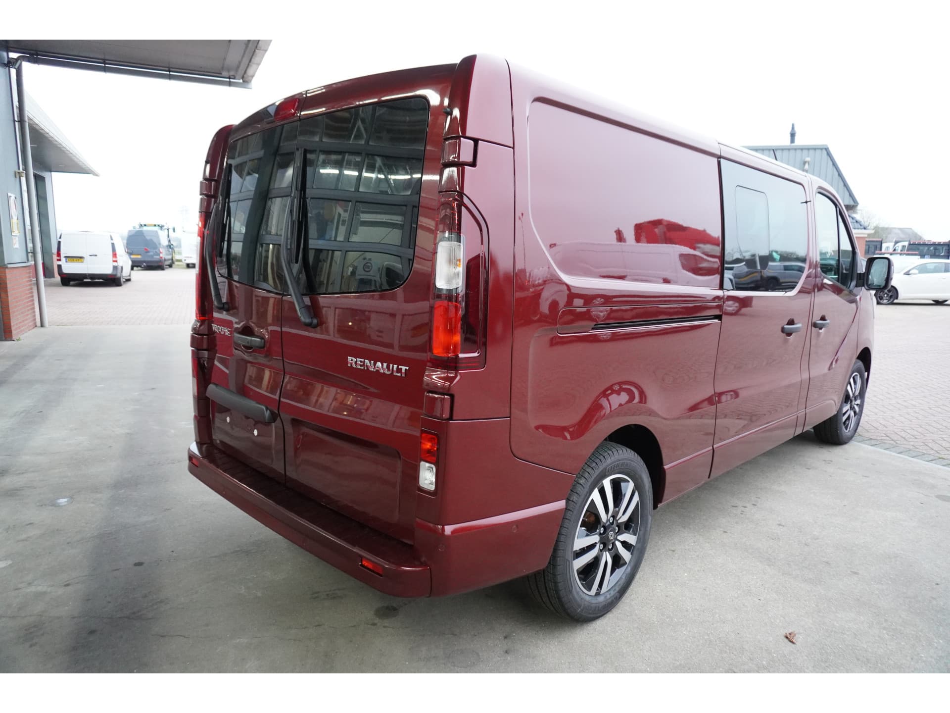 Foto 4 van Renault 2.0 Bleu dCi EDC 170PK L2H1 Extra DubbelCabine Automaat Schuifdeur L/R