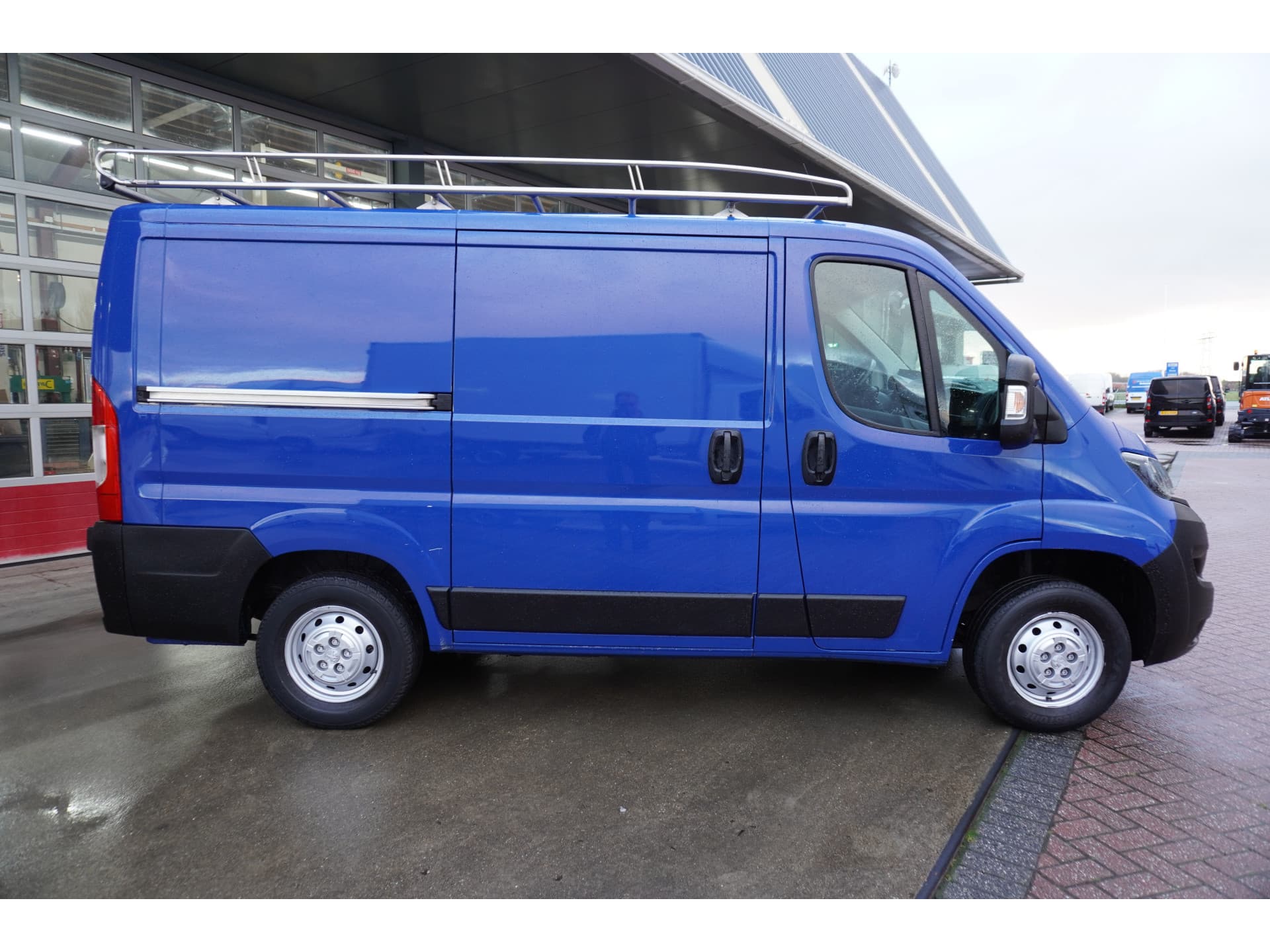 Foto 3 van Peugeot 330 2.0 BlueHDI 111PK L1H1 Premium