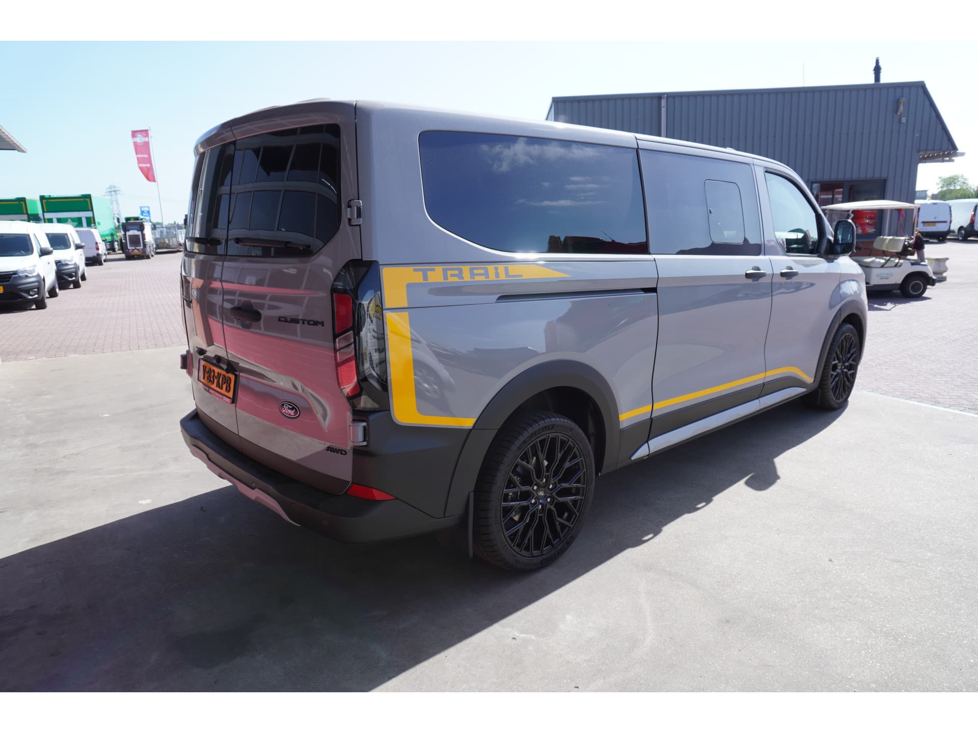 Foto 3 van Ford 320L 2.0 TDCI 170PK L2H1 Trail DubbelCabine AWD Automaat Schuifdeur L/R