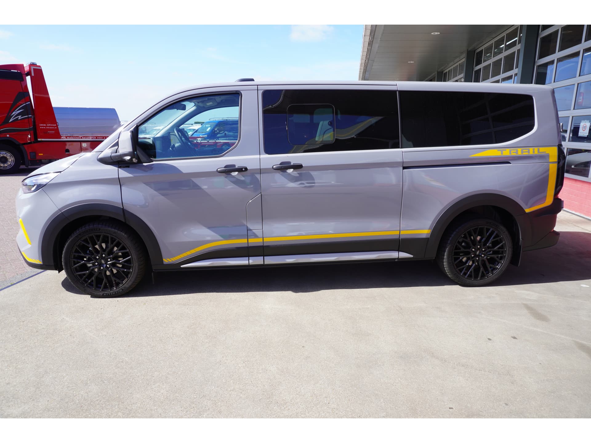 Foto 4 van Ford 320L 2.0 TDCI 170PK L2H1 Trail DubbelCabine AWD Automaat Schuifdeur L/R