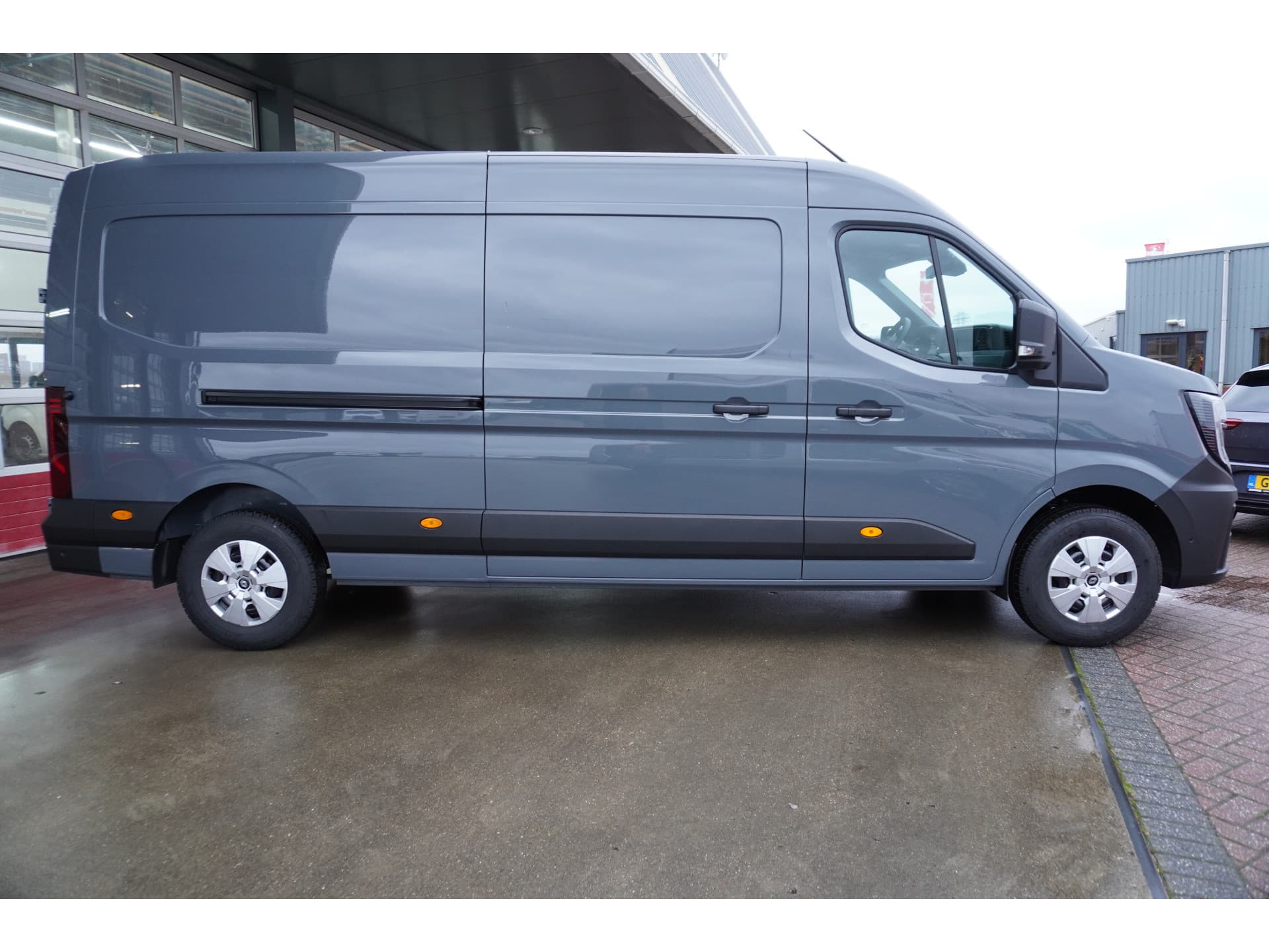 Foto 3 van Renault T35 2.0 dCi 170PK L3H2 Extra Schuifdeur L/R