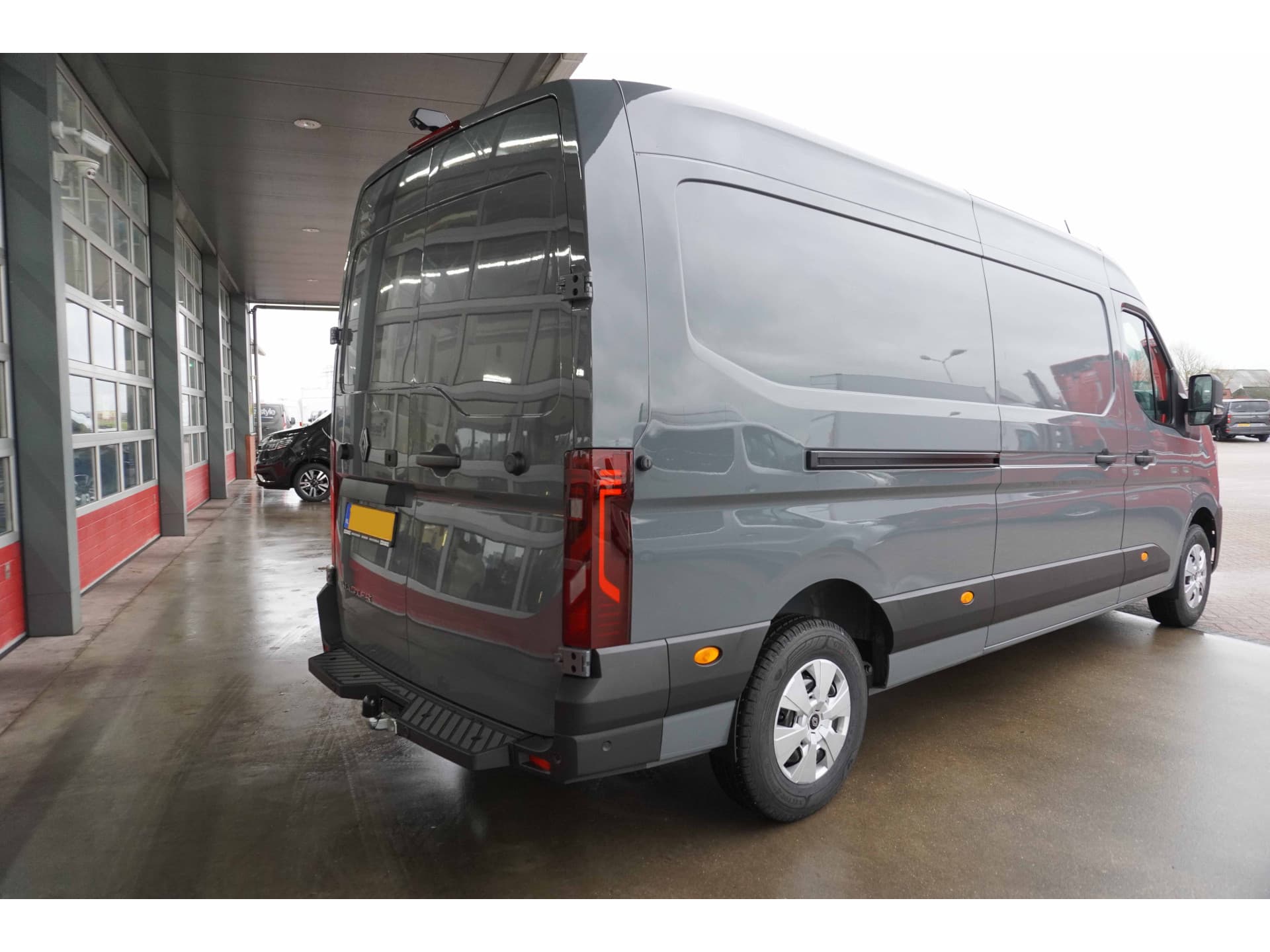 Foto 4 van Renault T35 2.0 dCi 170PK L3H2 Extra Schuifdeur L/R