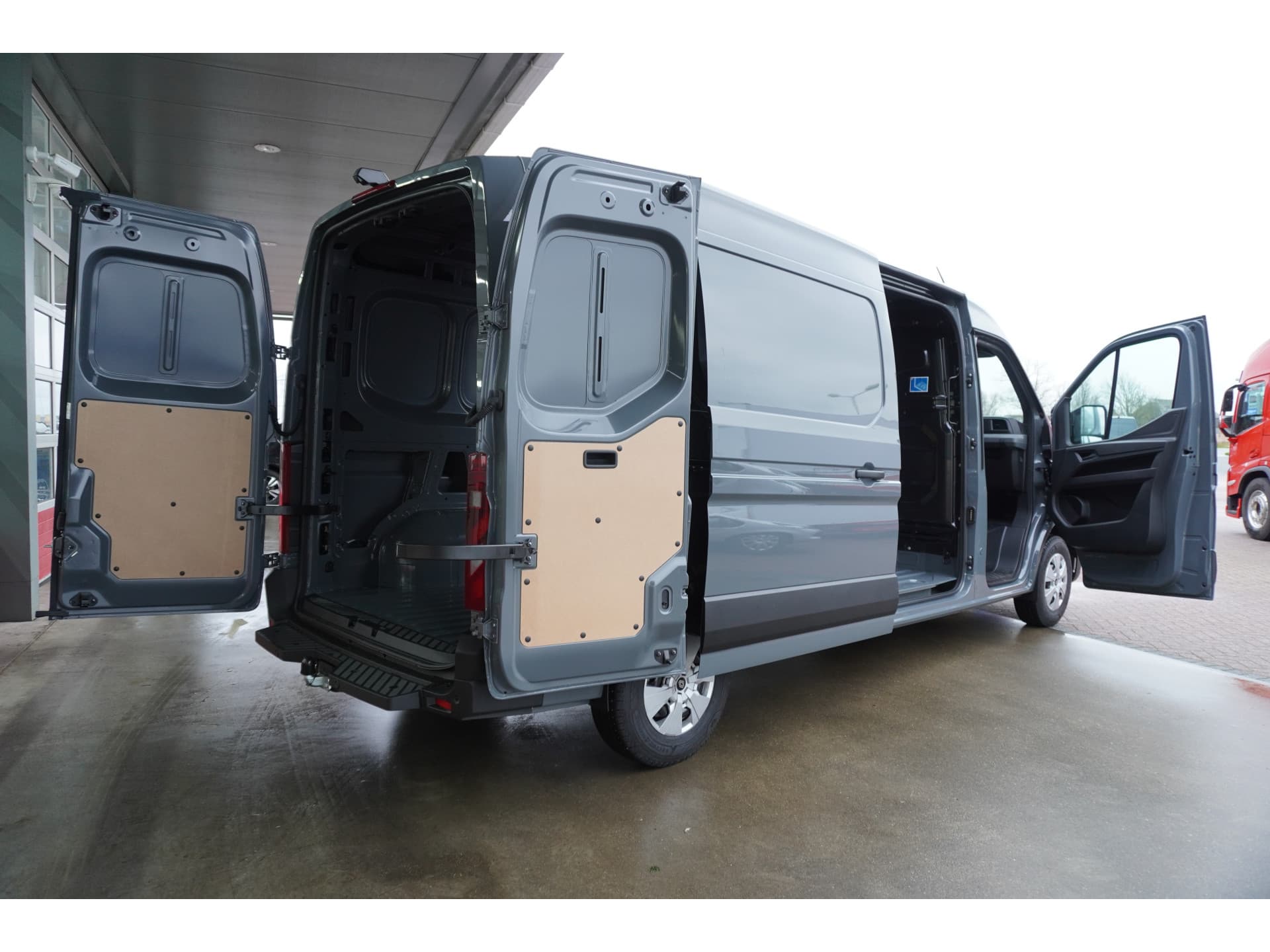 Foto 5 van Renault T35 2.0 dCi 170PK L3H2 Extra Schuifdeur L/R