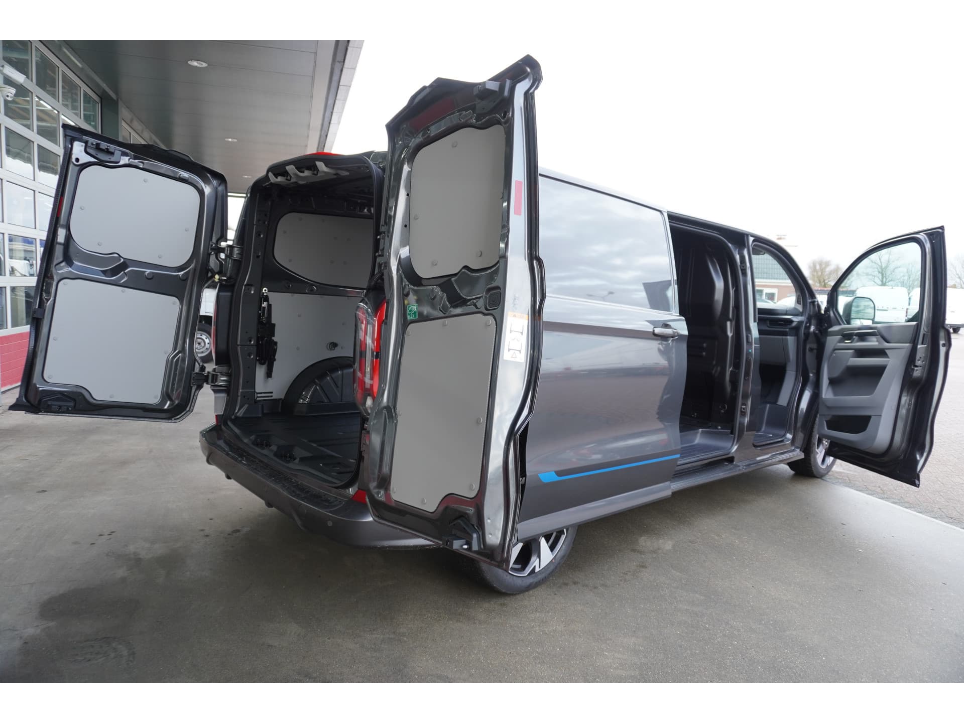 Foto 5 van Ford 300L 2.0 TDCI 170PK L2H1 Sport Automaat Schuifdeur L / R