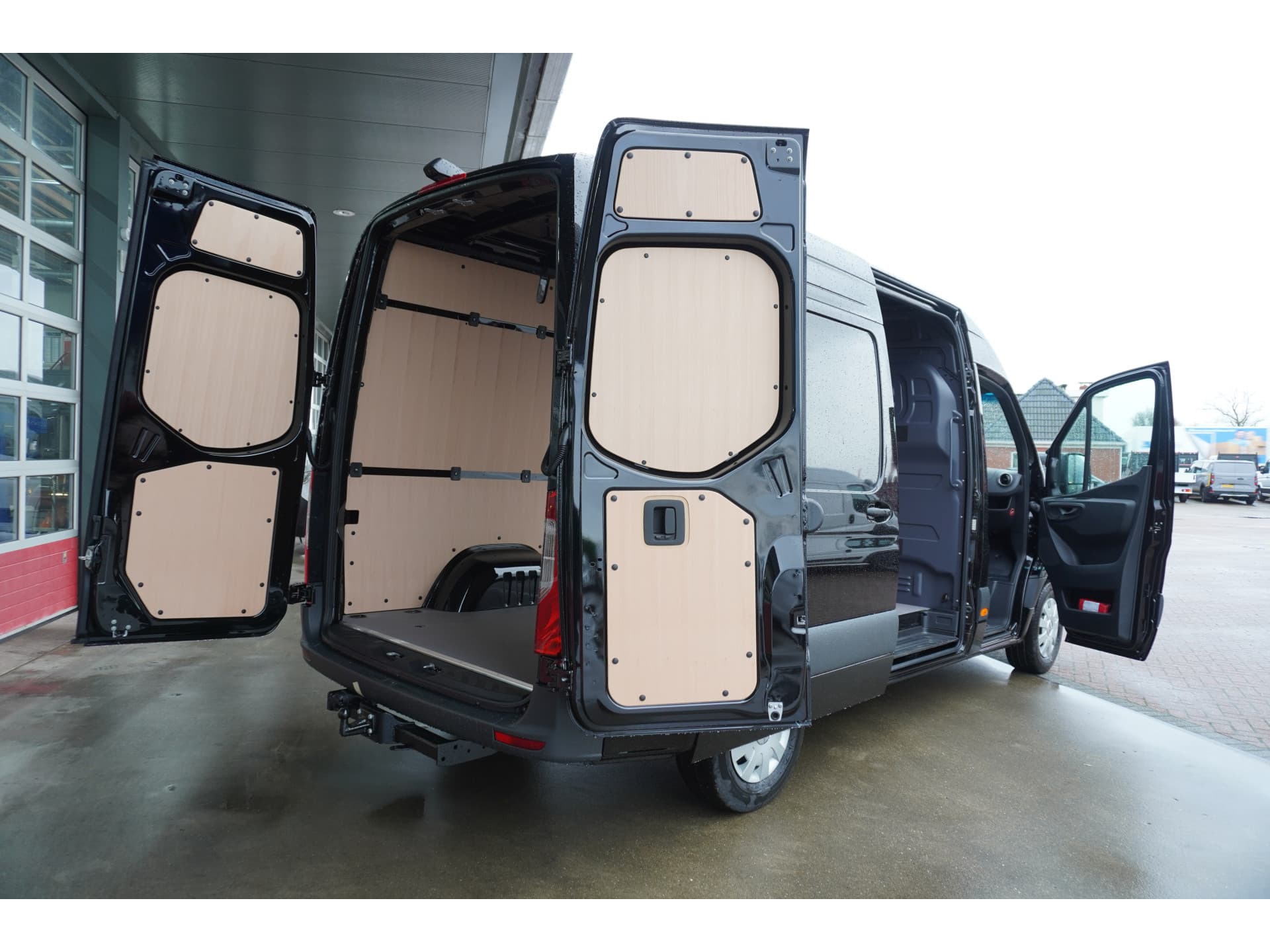 Foto 5 van Mercedes-Benz 317 CDI 170PK L2H2 Pro automaat Trekhaak 3.500KG