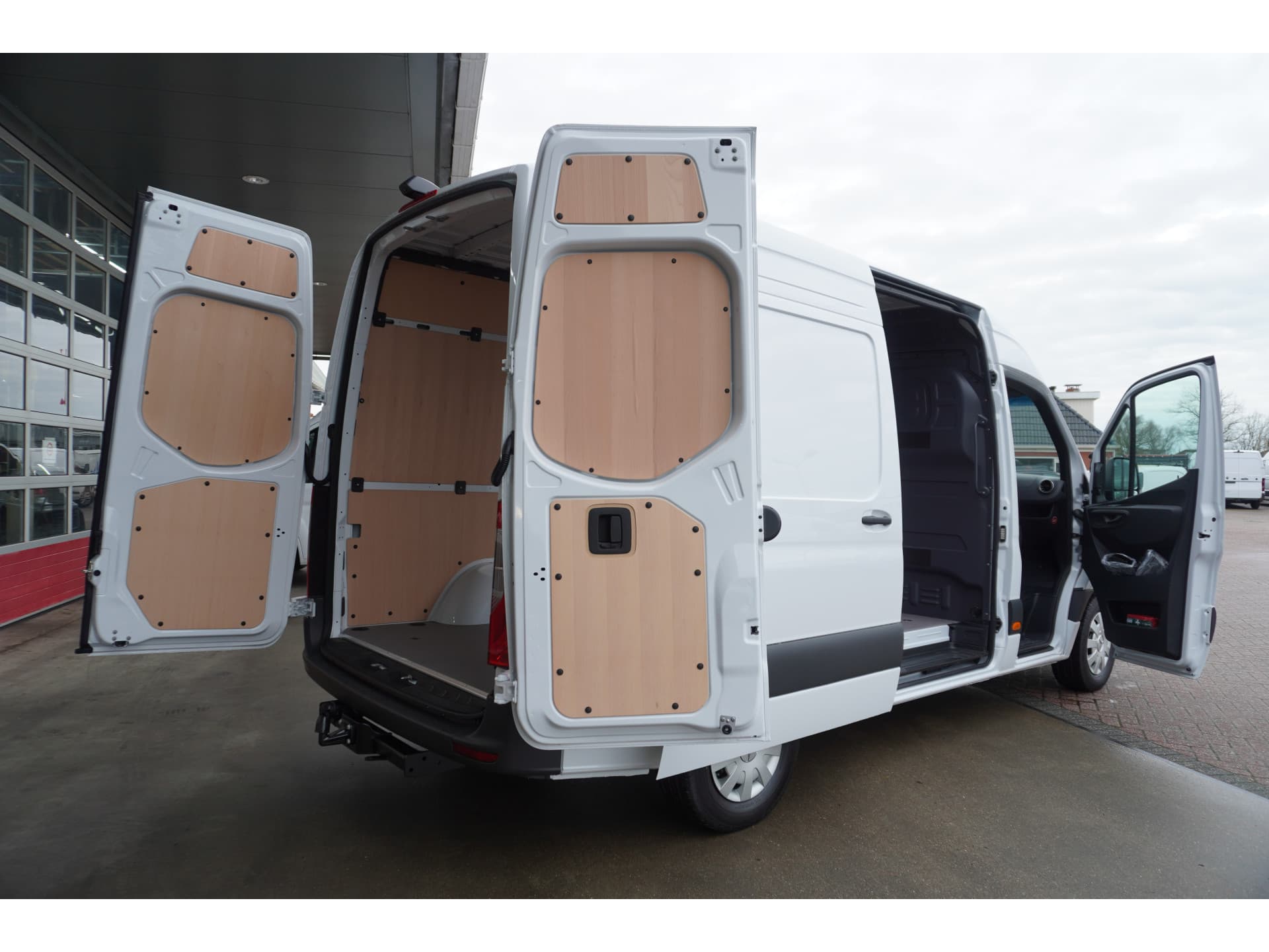 Foto 5 van Mercedes-Benz 317 CDI 170PK L2H2 Pro automaat Schuifdeur links en Rechts