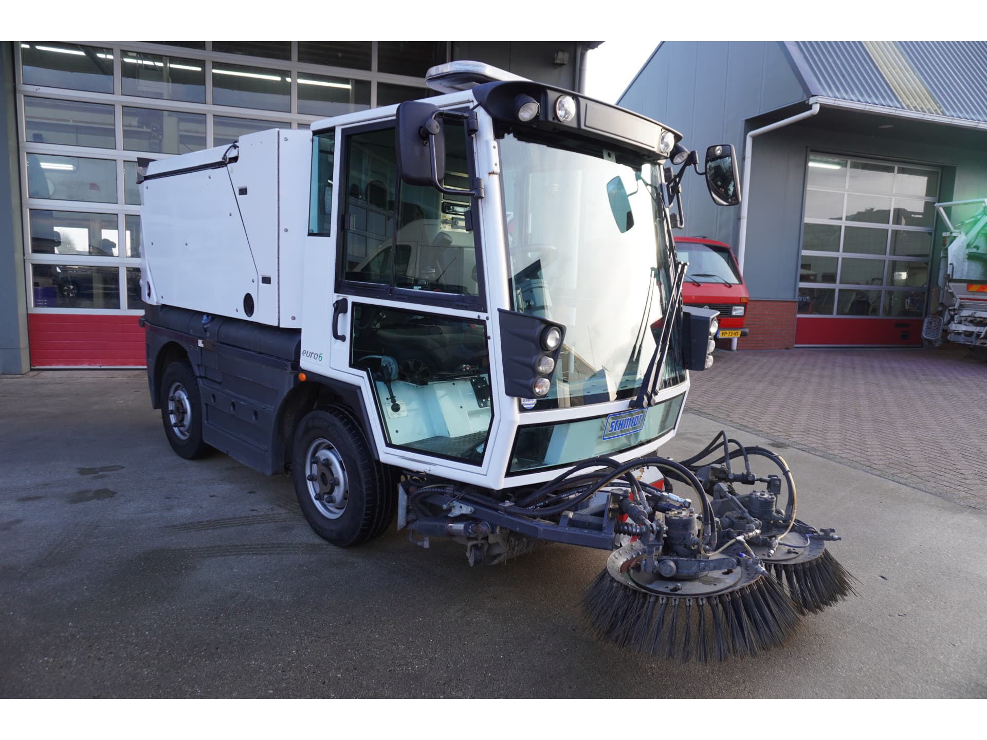 Foto 2 van Schmidt SWINGO 200 Veegmachine Euro 6