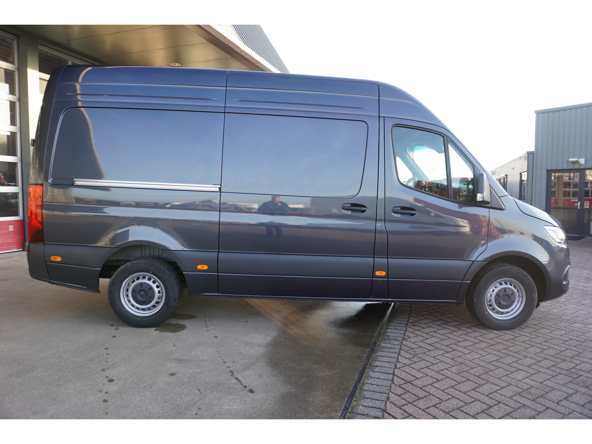 Foto 3 van Mercedes-Benz 319 CDI 191PK L2 Pro Automaat Schuifdeur links en rechts