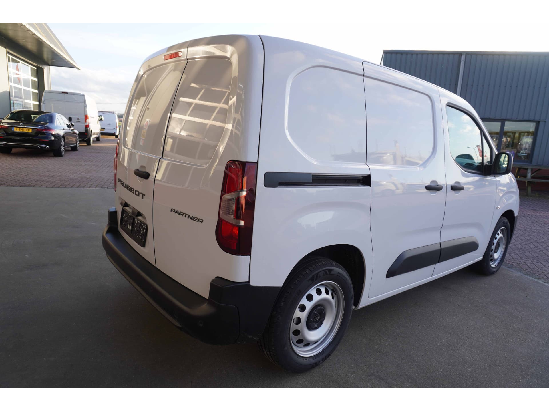 Foto 4 van Peugeot BlueHDi 100PK S&S L1 Schuifdeur links en rechts