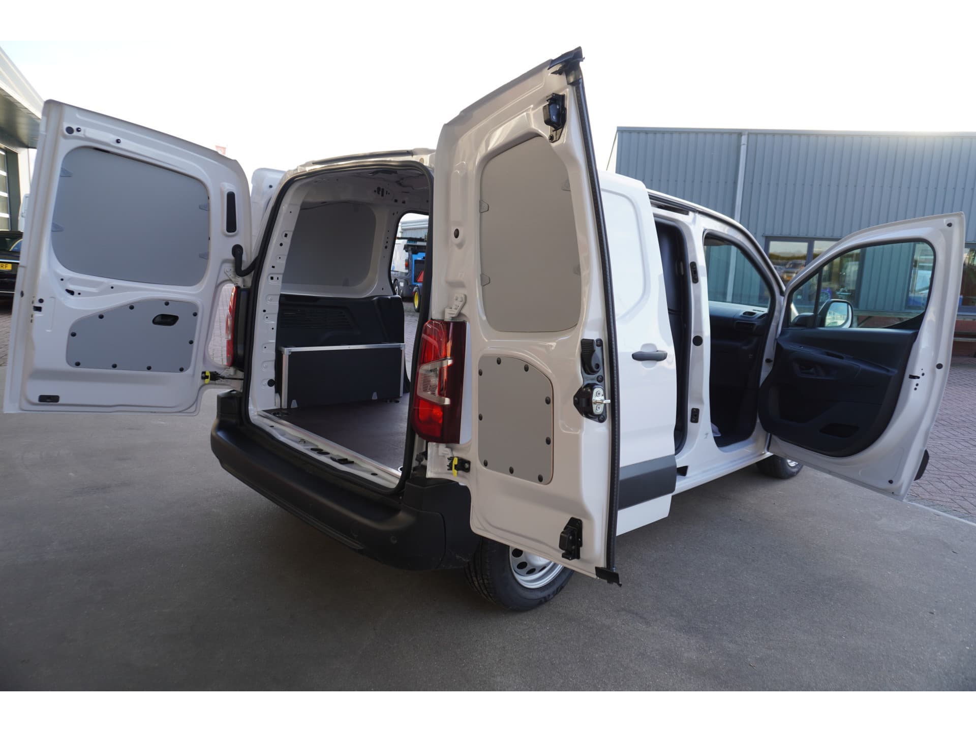 Foto 5 van Peugeot BlueHDi 100PK S&S L1 Schuifdeur links en rechts