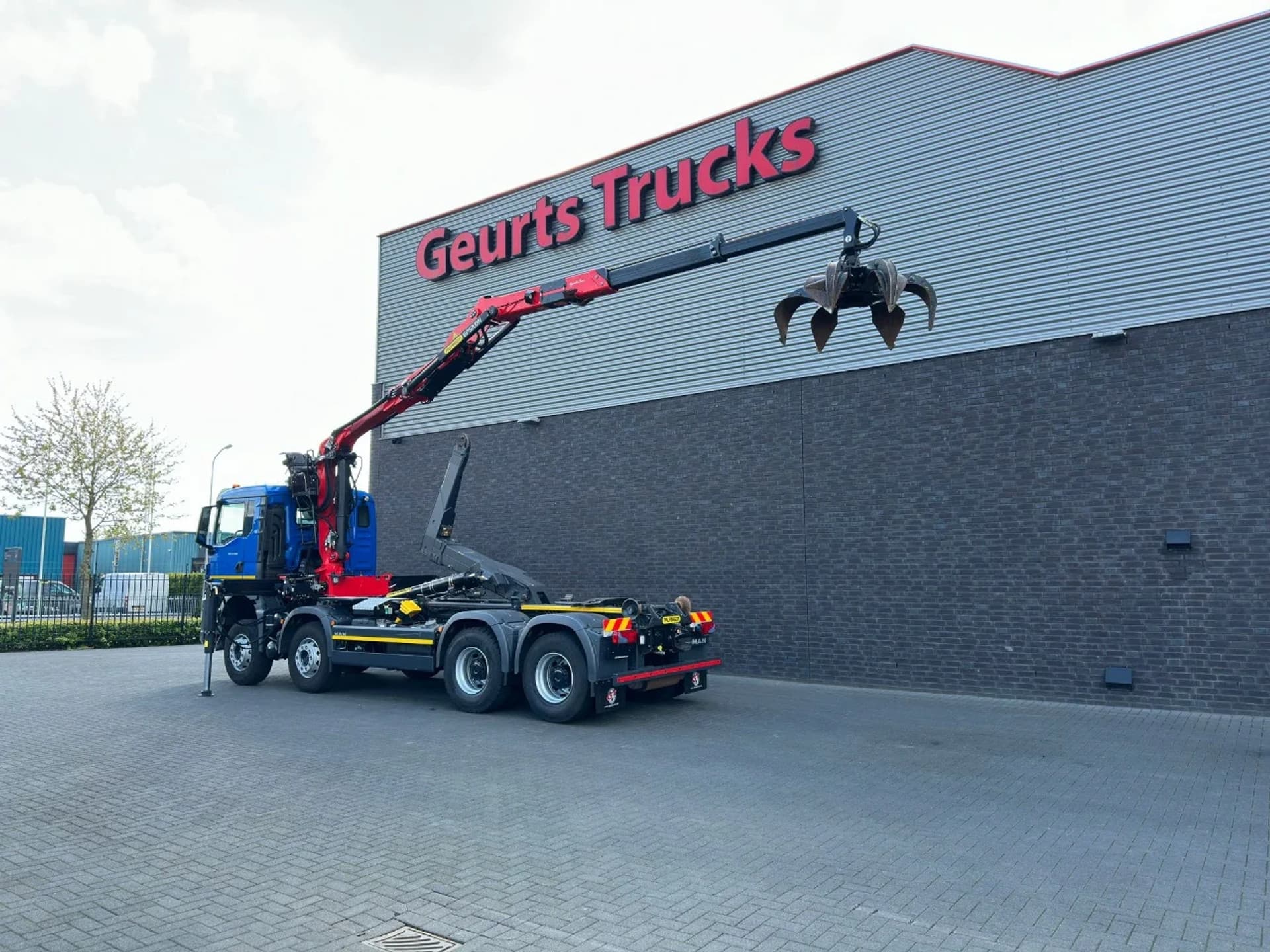 Foto 3 van MAN TGS 35.510 8X4 BB + PALFINGER HAAKARMSYSTEEM + PALFINGER Q170Z95TR KRAAN/KRAN/CRANE/GRUA