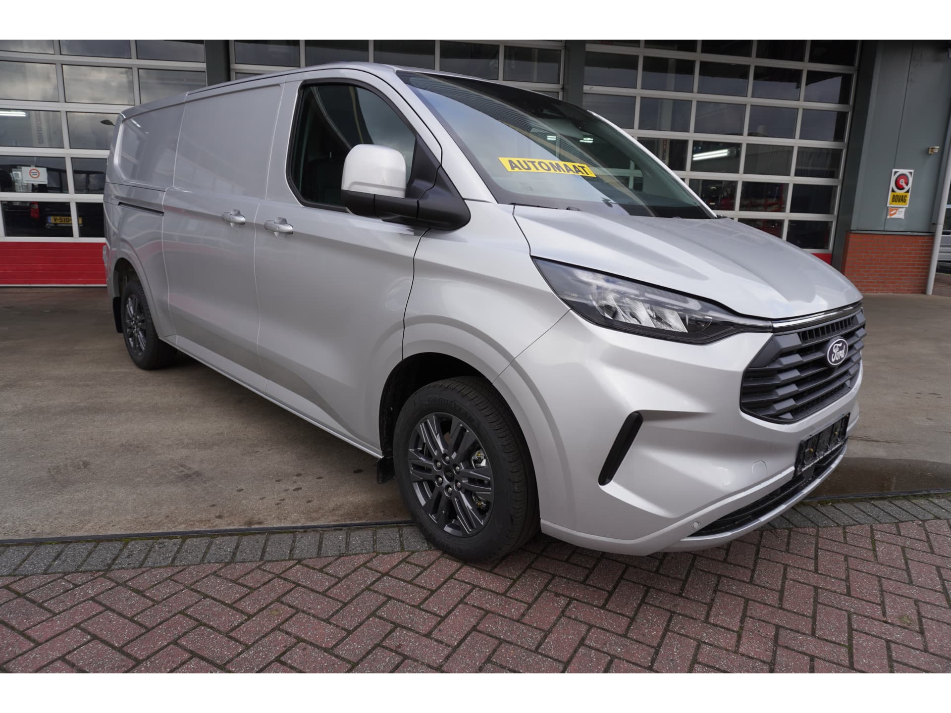 Foto 2 van Ford 320L 2.0 TDCI 170PK L2H1 Limited Automaat Schuifdeur L/R