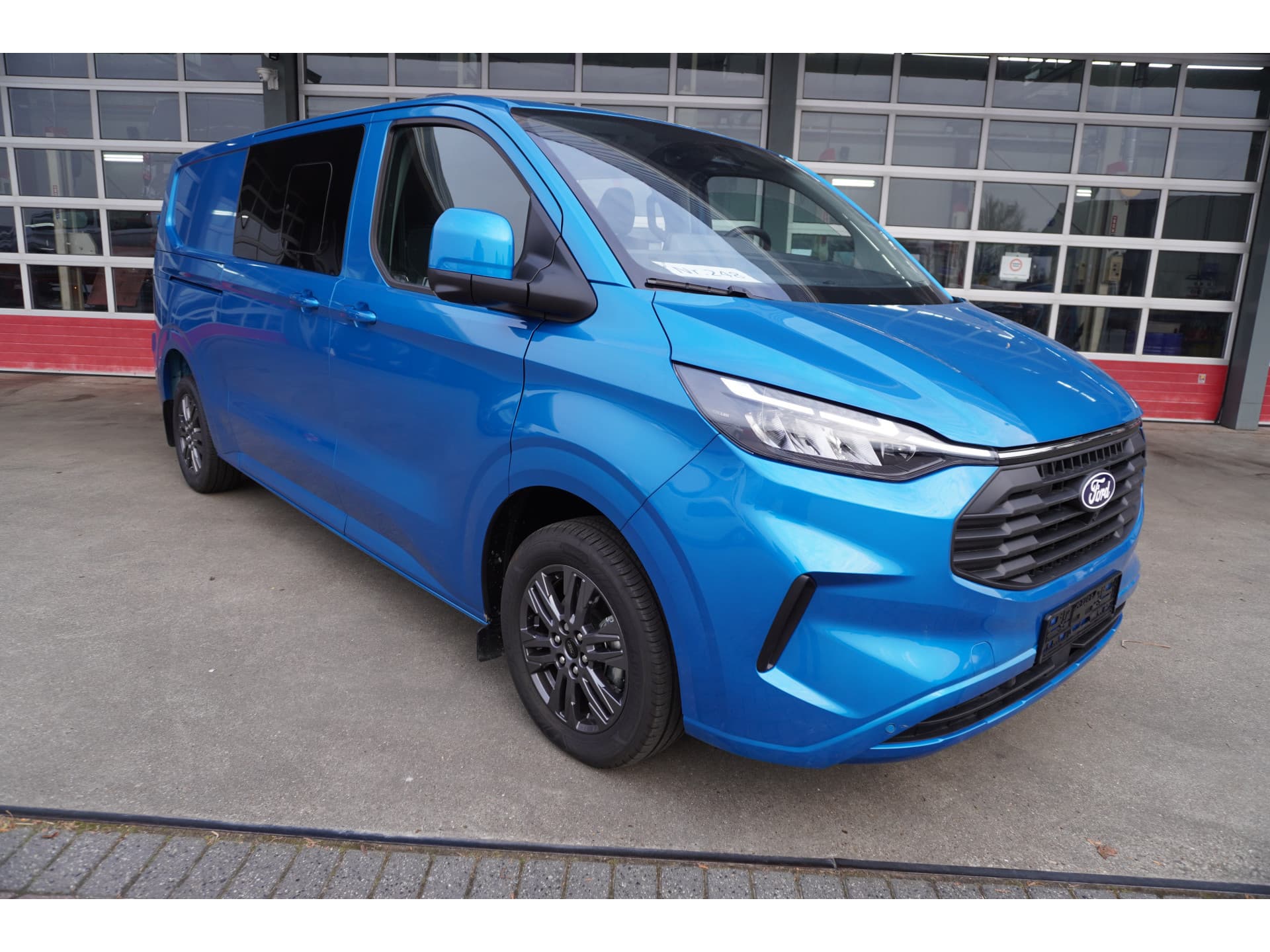 Foto 2 van Ford 320L 2.0 TDCI 170PK L2H1 Limited DubbelCabine Automaat Schuifdeur L/R