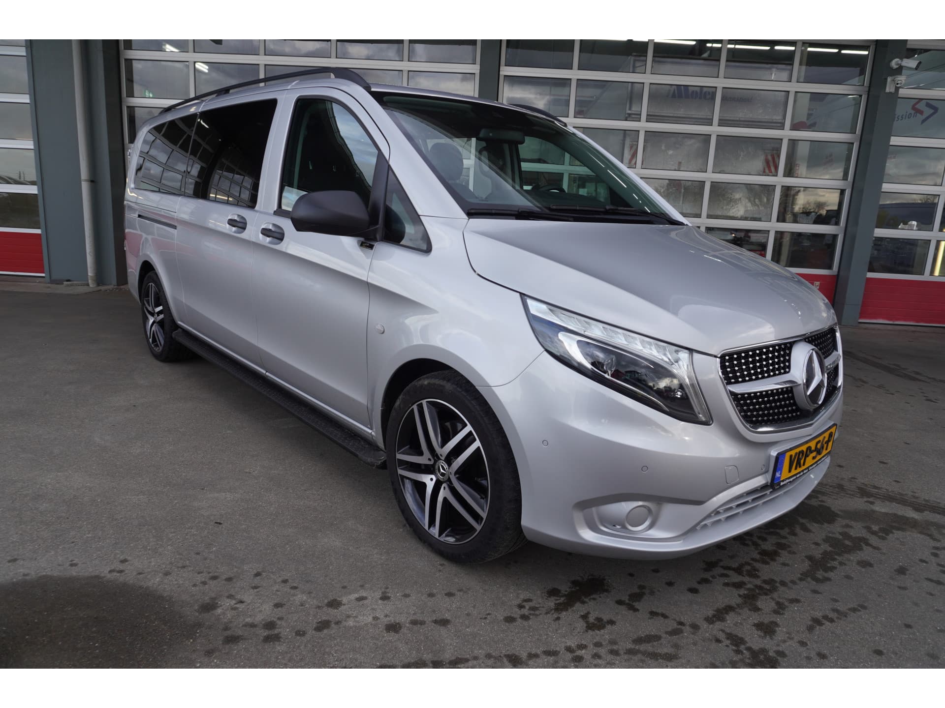 Foto 2 van Mercedes-Benz 124 CDI 237PK Extra Lang Tourer Select Dubbelcabine Schuifdeur L + R Automaat