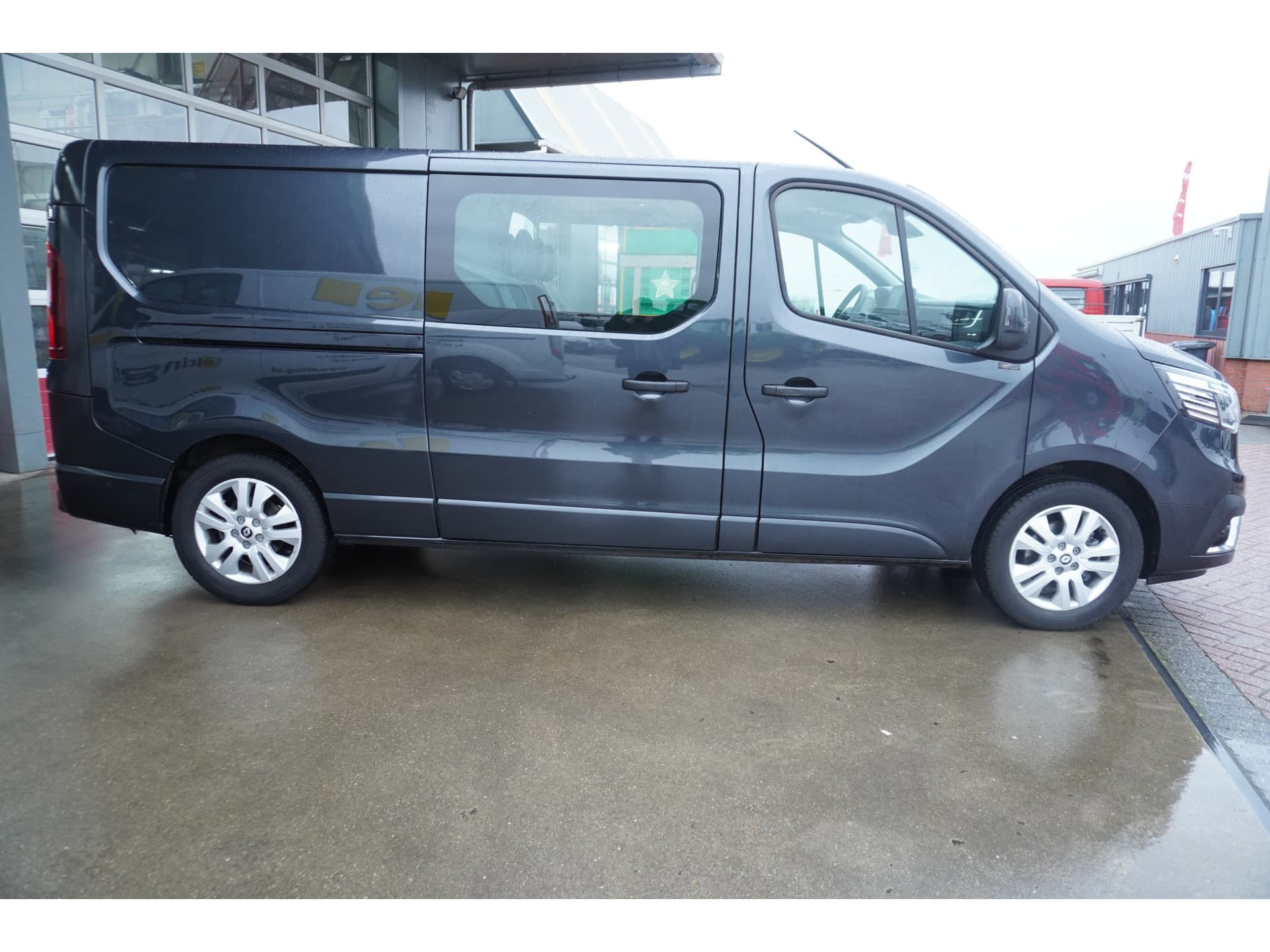 Foto 3 van Renault 2.0 dCi 150PK L2H1 Dubbelcabine Luxe Schuifdeur L/R