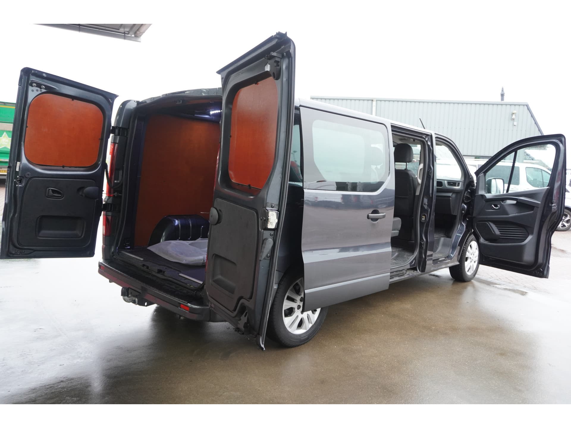 Foto 5 van Renault 2.0 dCi 150PK L2H1 Dubbelcabine Luxe Schuifdeur L/R