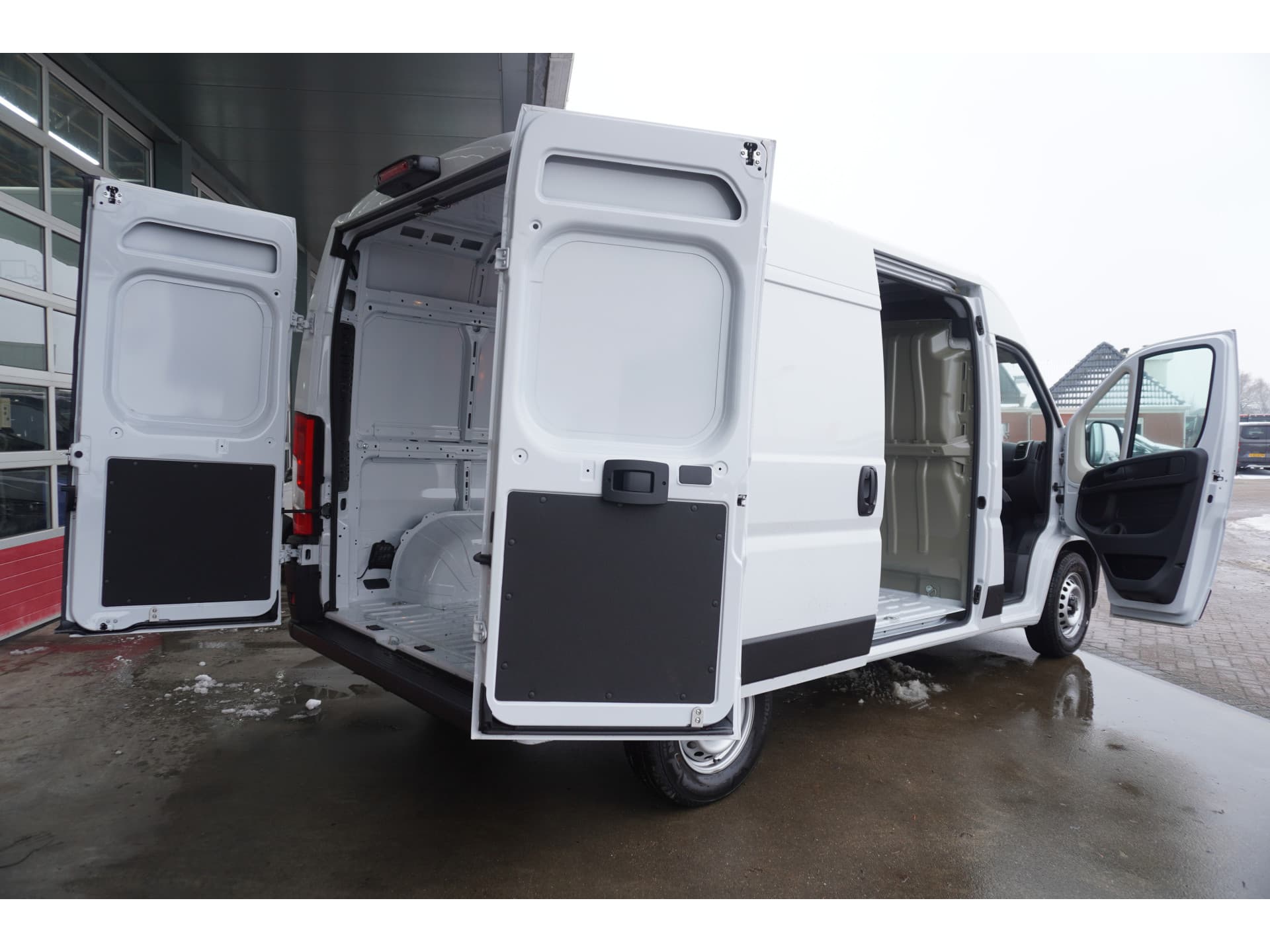 Foto 5 van Citroën 2.2 BlueHDi 140PK S&S L2H2 3.5t Automaat