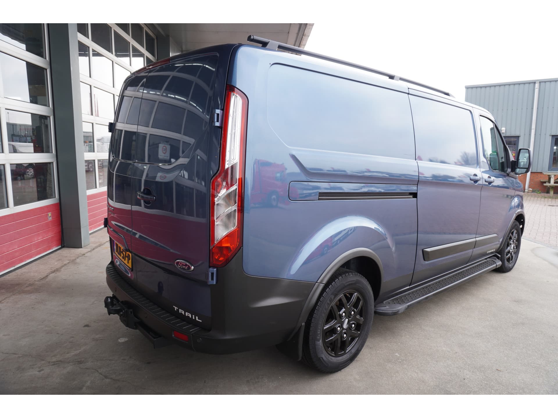 Foto 4 van Ford 300 2.0 TDCI 170PK L2H1 Trail