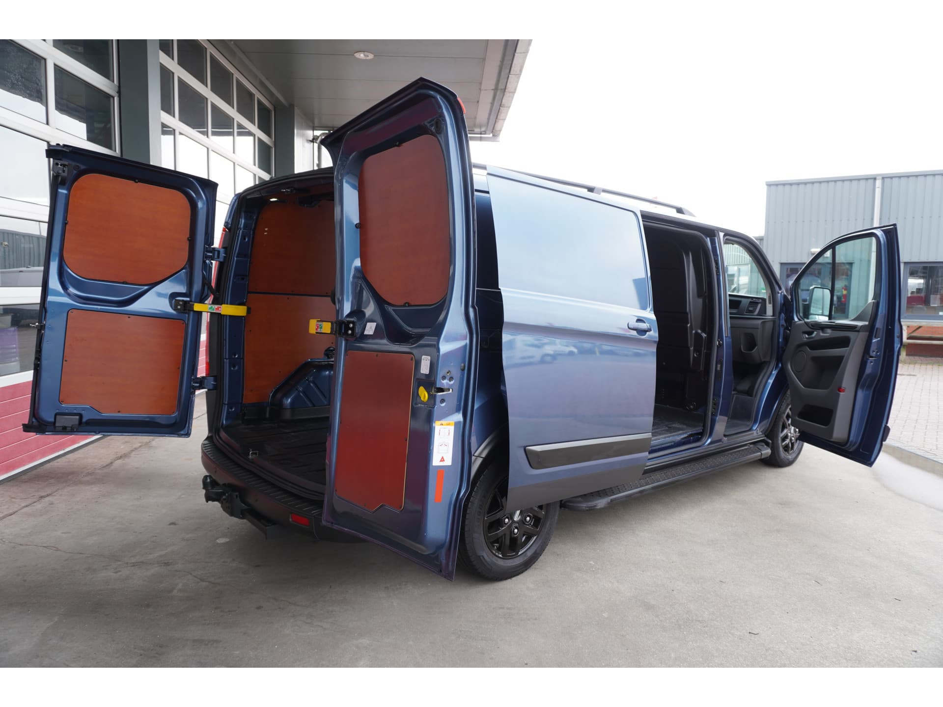 Foto 5 van Ford 300 2.0 TDCI 170PK L2H1 Trail