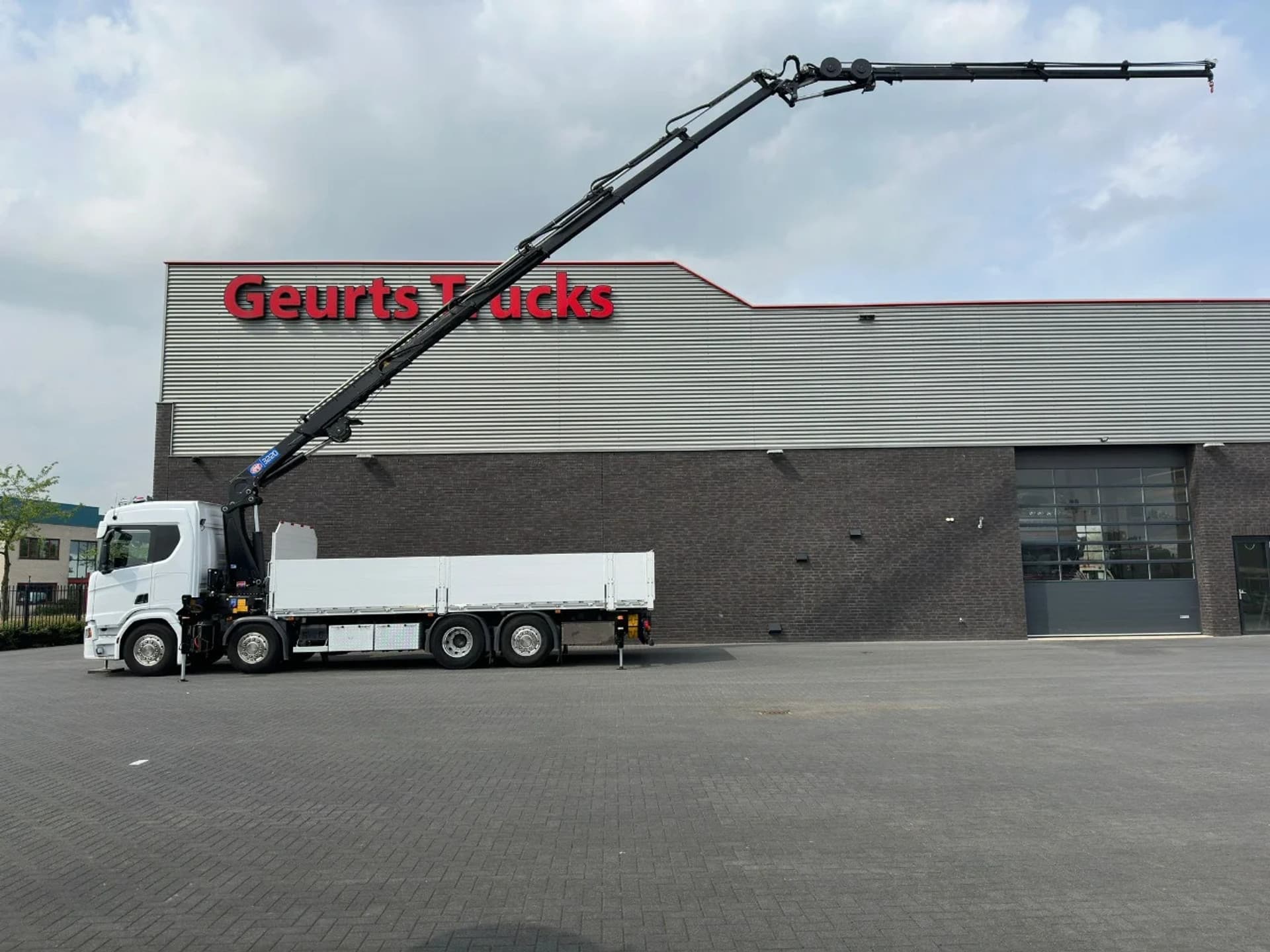 Foto 1 van Scania R540 NGS 8X2 MET HMF 3220-K5 + JIB FJ1000-K4 KRAAN/KRAN/CRANE/GRUA