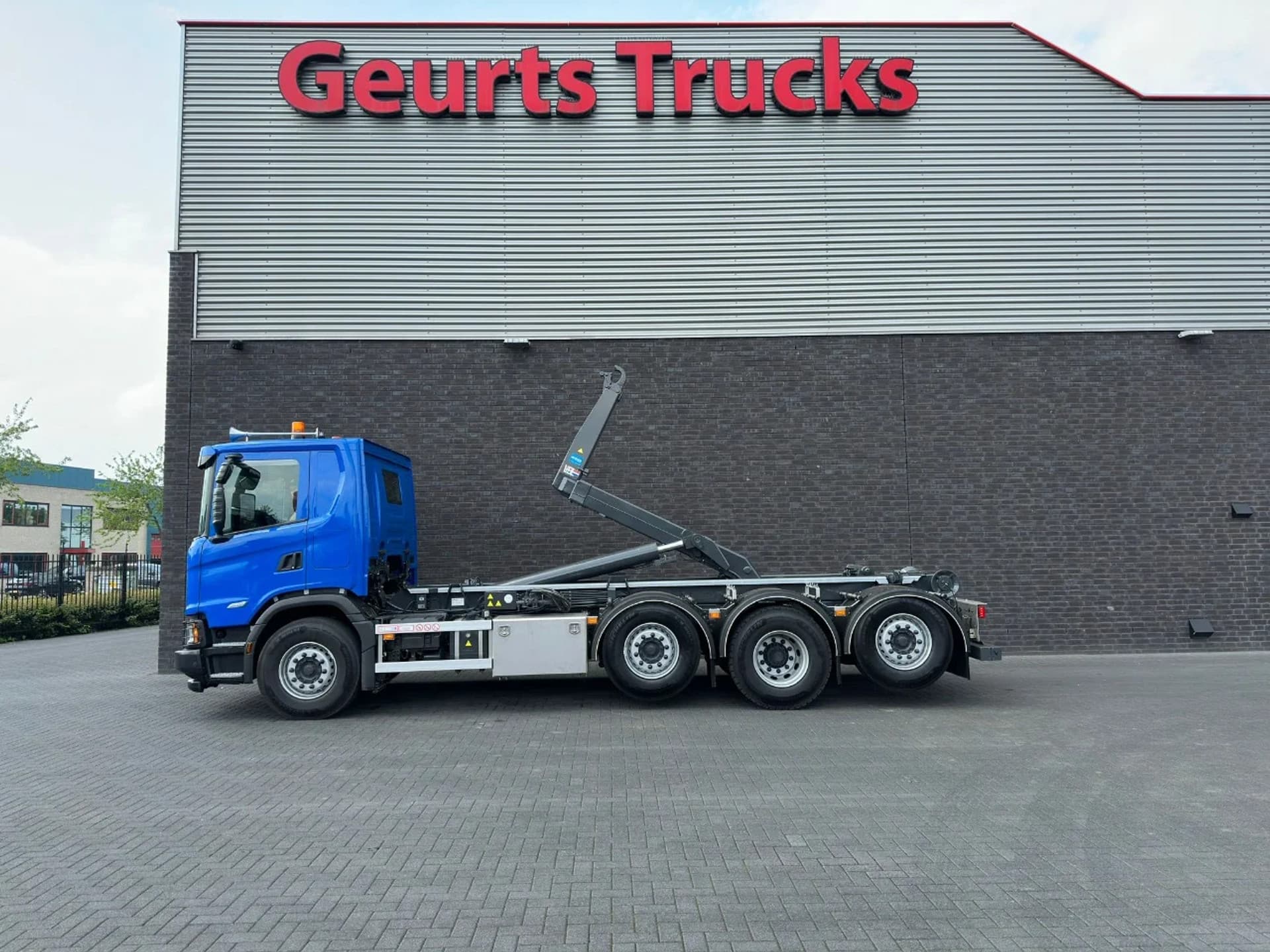Foto 1 van Scania G 560 NGS XT 8X2/6 TRIPLE + VDL S-30-6400 HAAKARMSYSTEEM/ABROLLKIPPER/HOOKLIFT/NIEUW/NEW