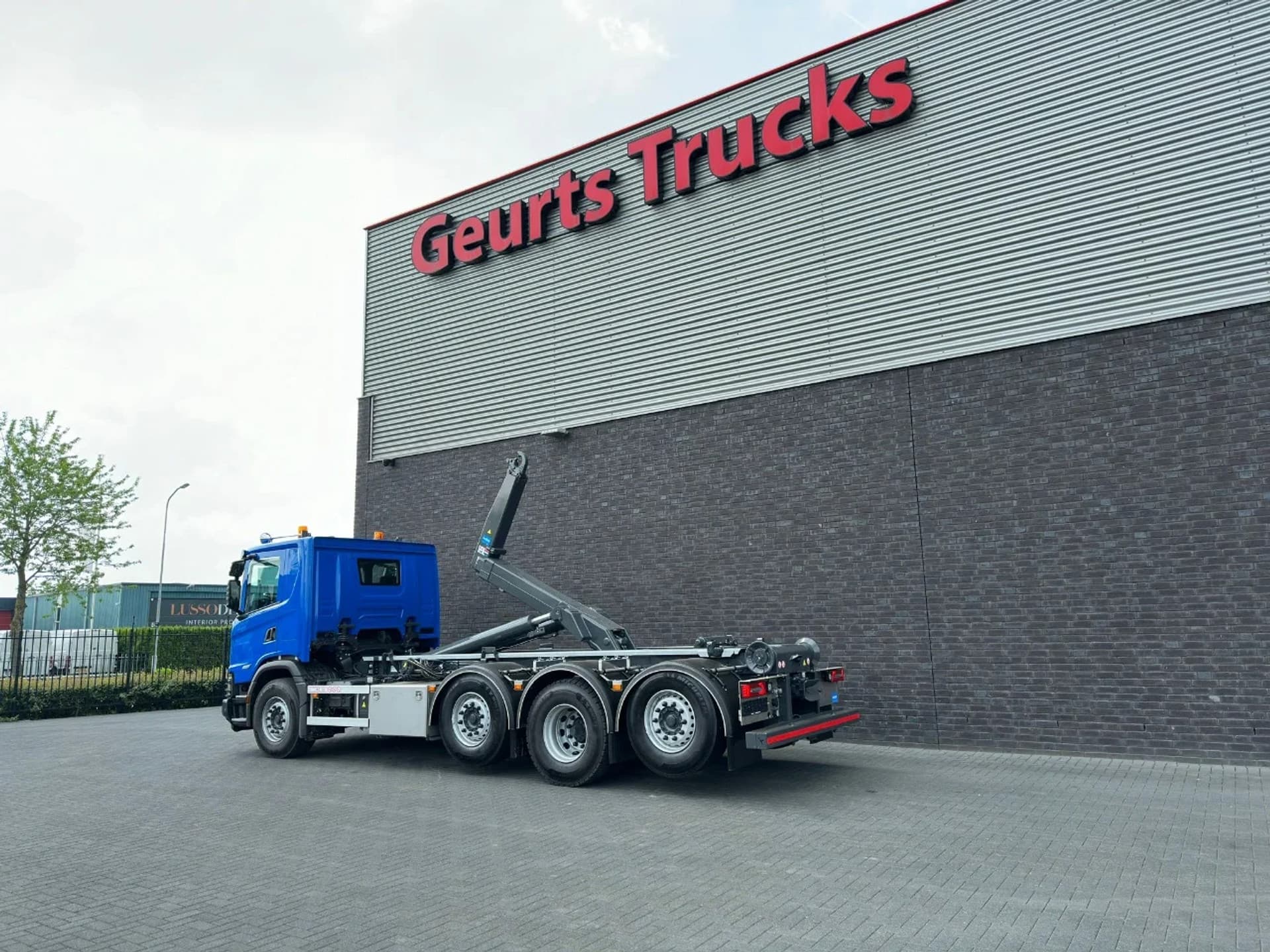 Foto 3 van Scania G 560 NGS XT 8X2/6 TRIPLE + VDL S-30-6400 HAAKARMSYSTEEM/ABROLLKIPPER/HOOKLIFT/NIEUW/NEW