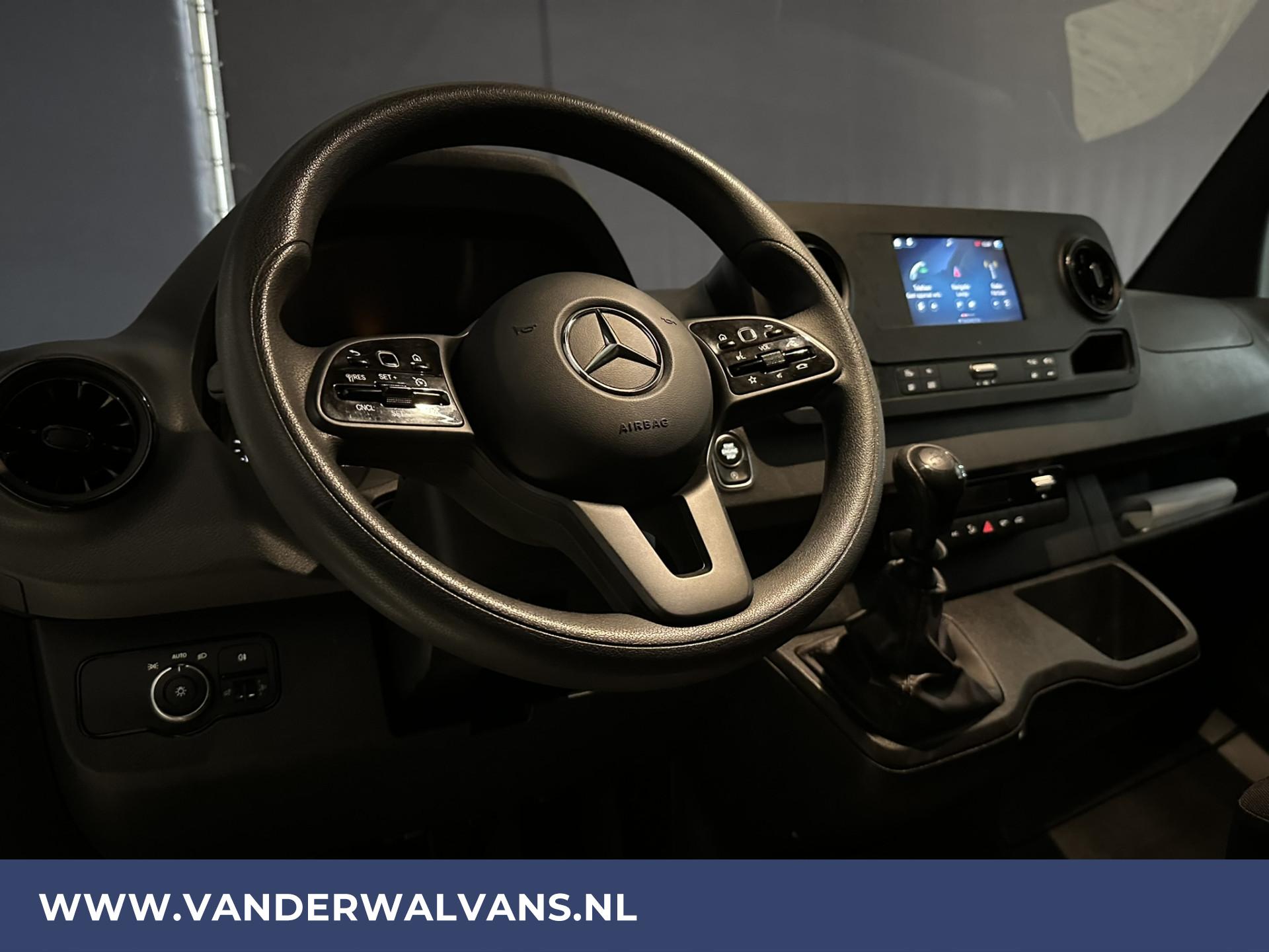 Foto 13 van Mercedes-Benz Sprinter 317 CDI 170pk L3H2 Euro6 Airco | Trekhaak | Camera | Navigatie | Cruisecontrol