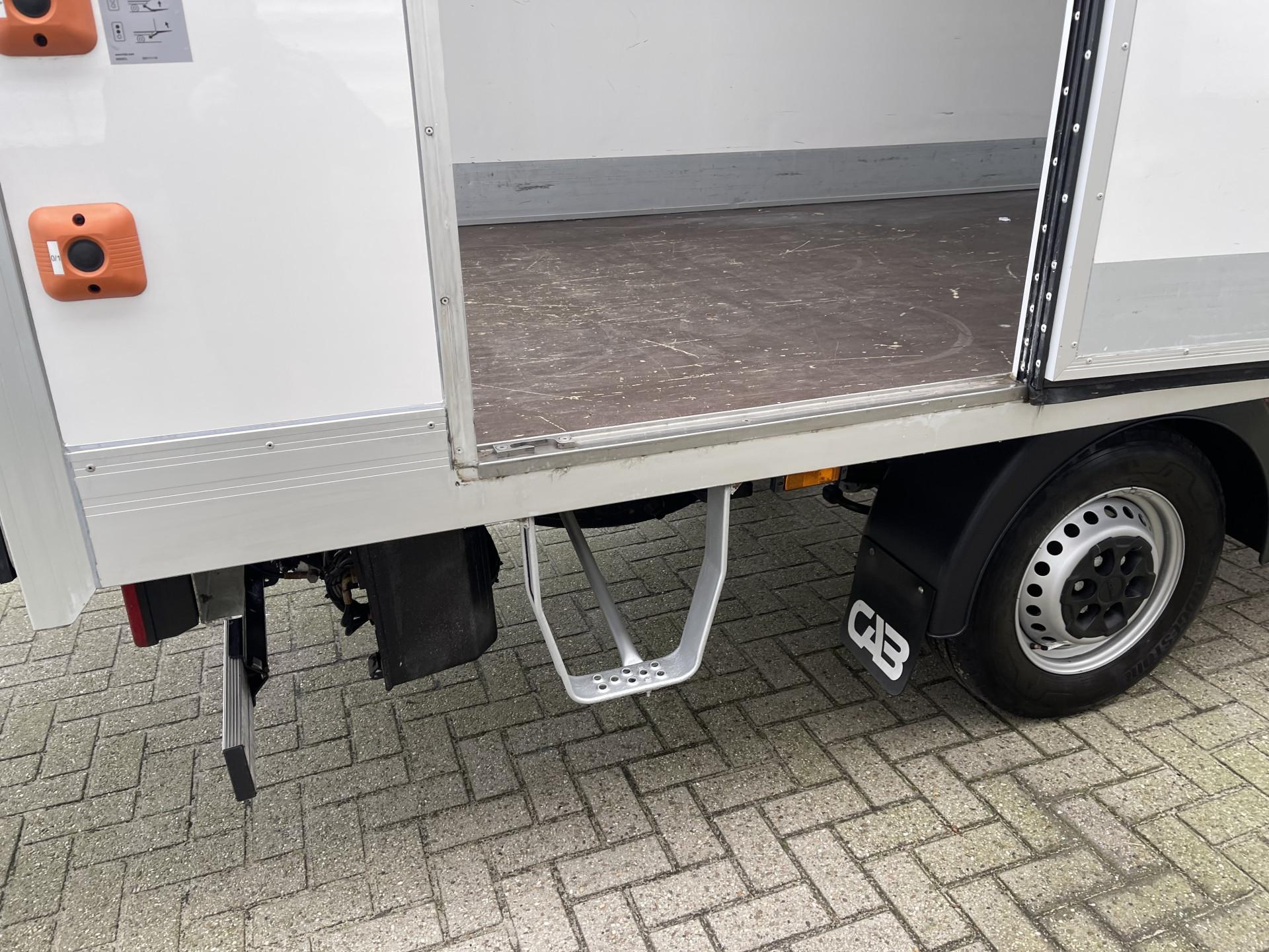 Foto 21 van Iveco Daily 35S14 2.3 Himatic automaat / bakwagen met laadklep / lease vanaf € 554