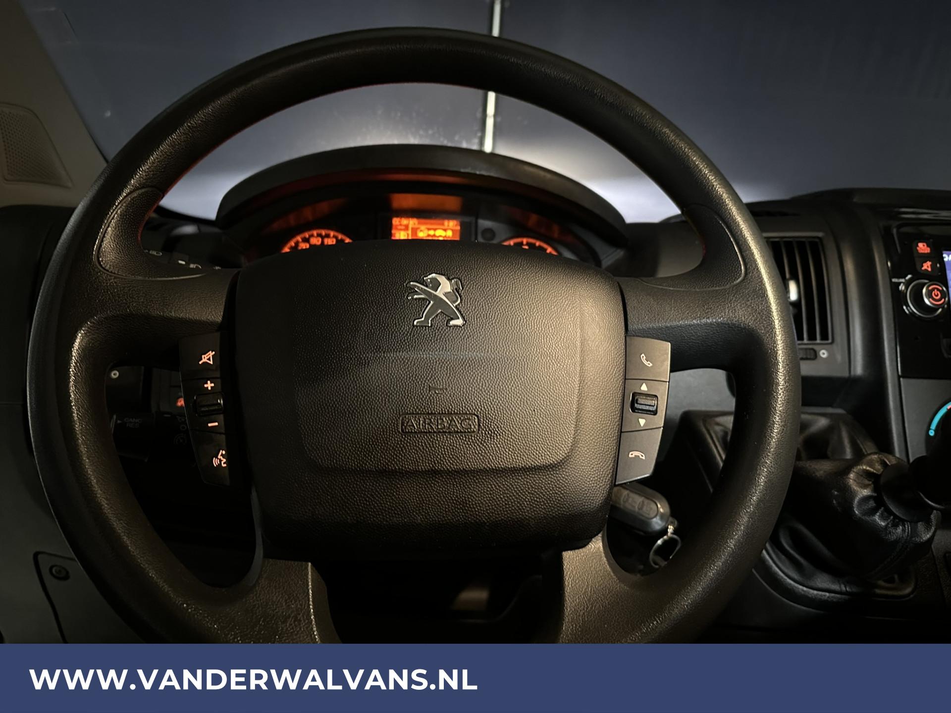 Foto 17 van Peugeot Boxer 2.2BlueHDi 165pk L2H2 Glasresteel Euro6 Airco | Imperiaal | Camera | Navigatie
