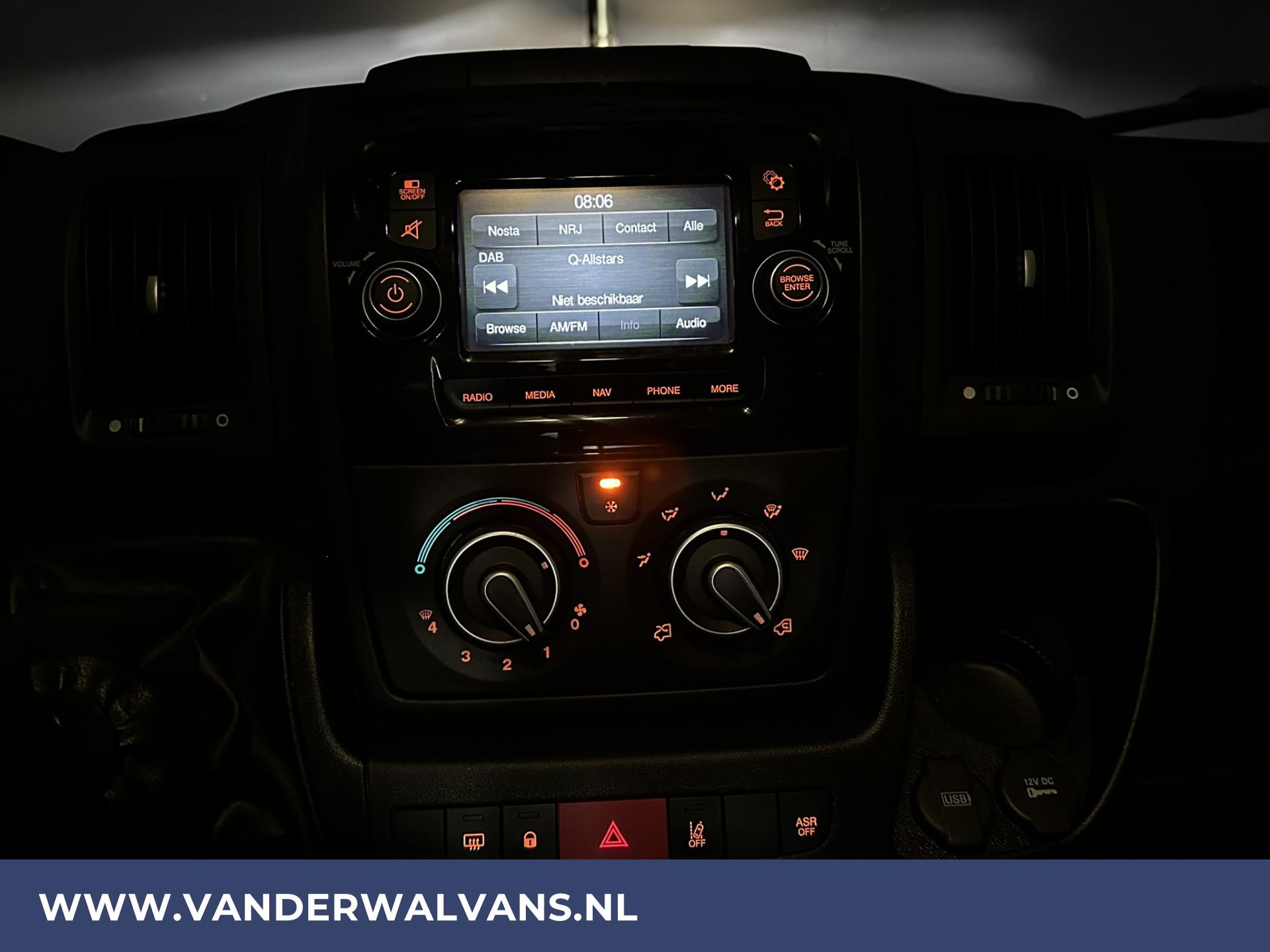 Foto 5 van Peugeot Boxer 2.2BlueHDi 165pk L2H2 Glasresteel Euro6 Airco | Imperiaal | Camera | Navigatie