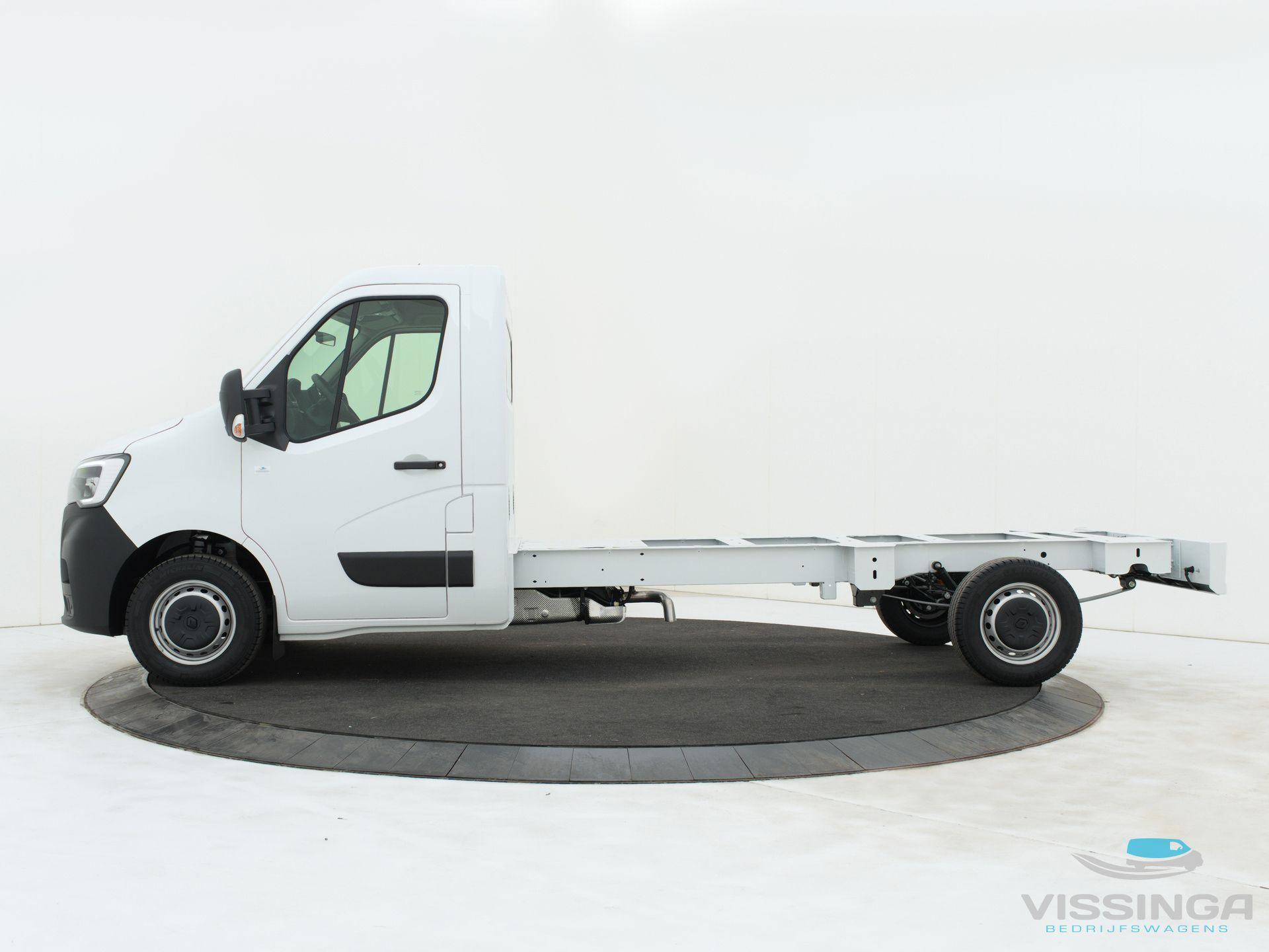 Foto 4 van Renault Master FWD 145 pk Chassis cabine L4H1 Heavy Duty