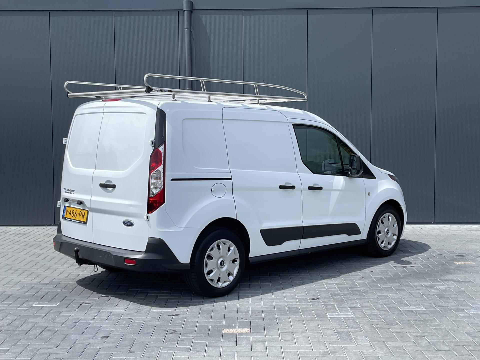 Foto 2 van Ford Transit Connect 1.5 TDCI / L1H1 / TREND / TREKHAAK / IMPERIAAL / AIRCO / CRUISE / 3 PERS