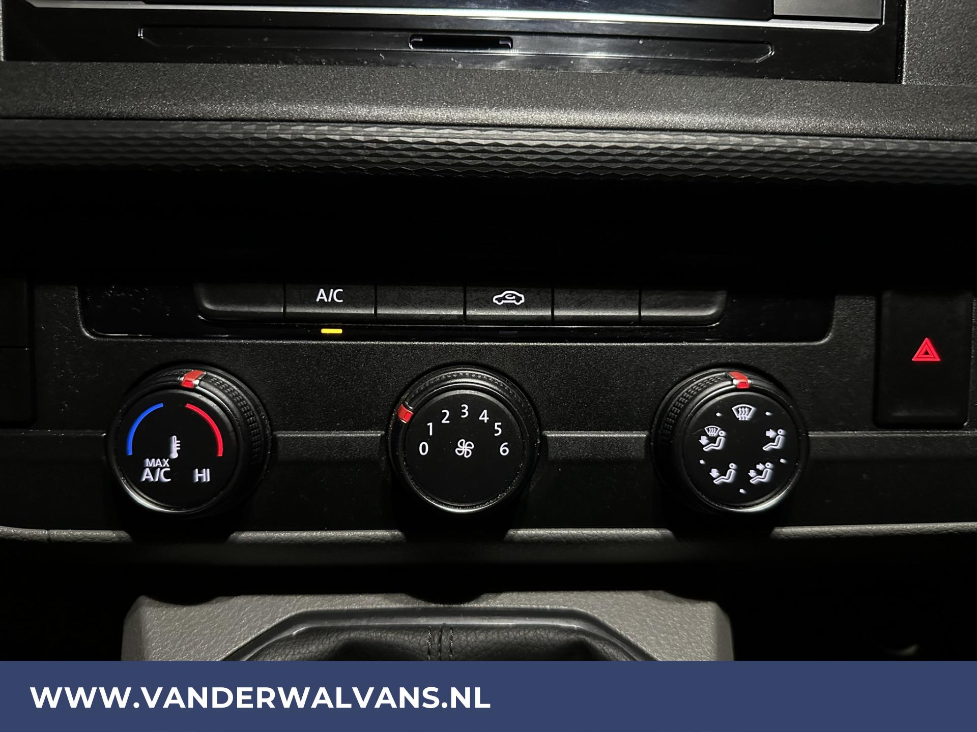Foto 4 van Volkswagen Transporter 2.0 TDI 150pk L2H1 Euro6 Airco | Trekhaak | Apple Carplay | Android Auto