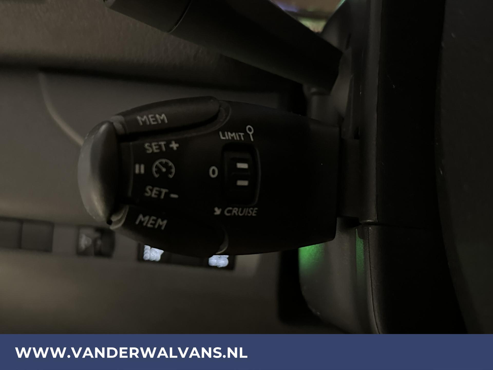 Foto 6 van Opel Vivaro 2.0 CDTI 123pk L2H1 Euro6 Airco | Bumpers in kleur | Camera