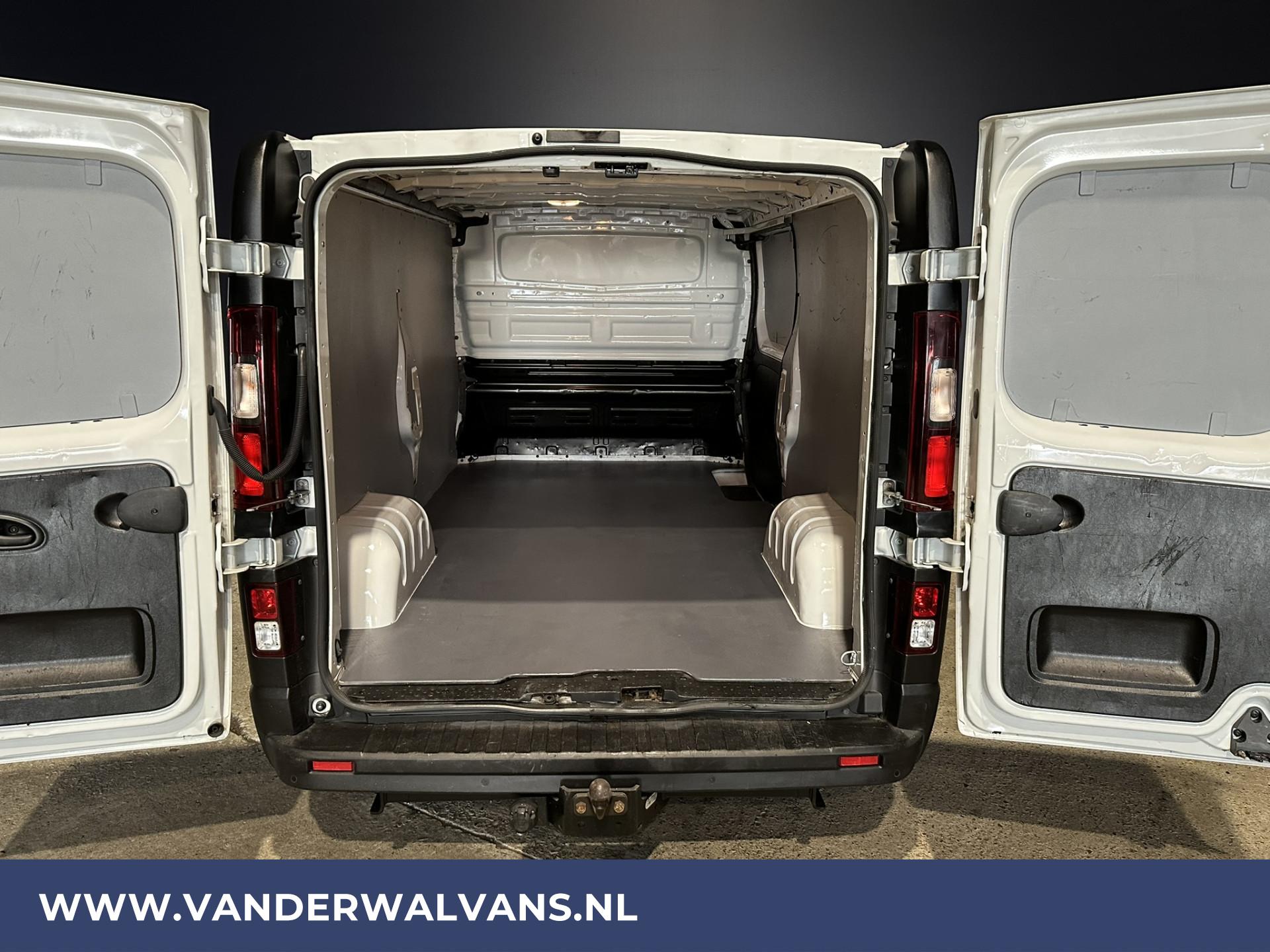Foto 3 van Opel Vivaro 1.6 CDTI 125pk L2H1 Euro6 Airco | Navigatie | Trekhaak | Cruisecontrol | Parkeersensoren