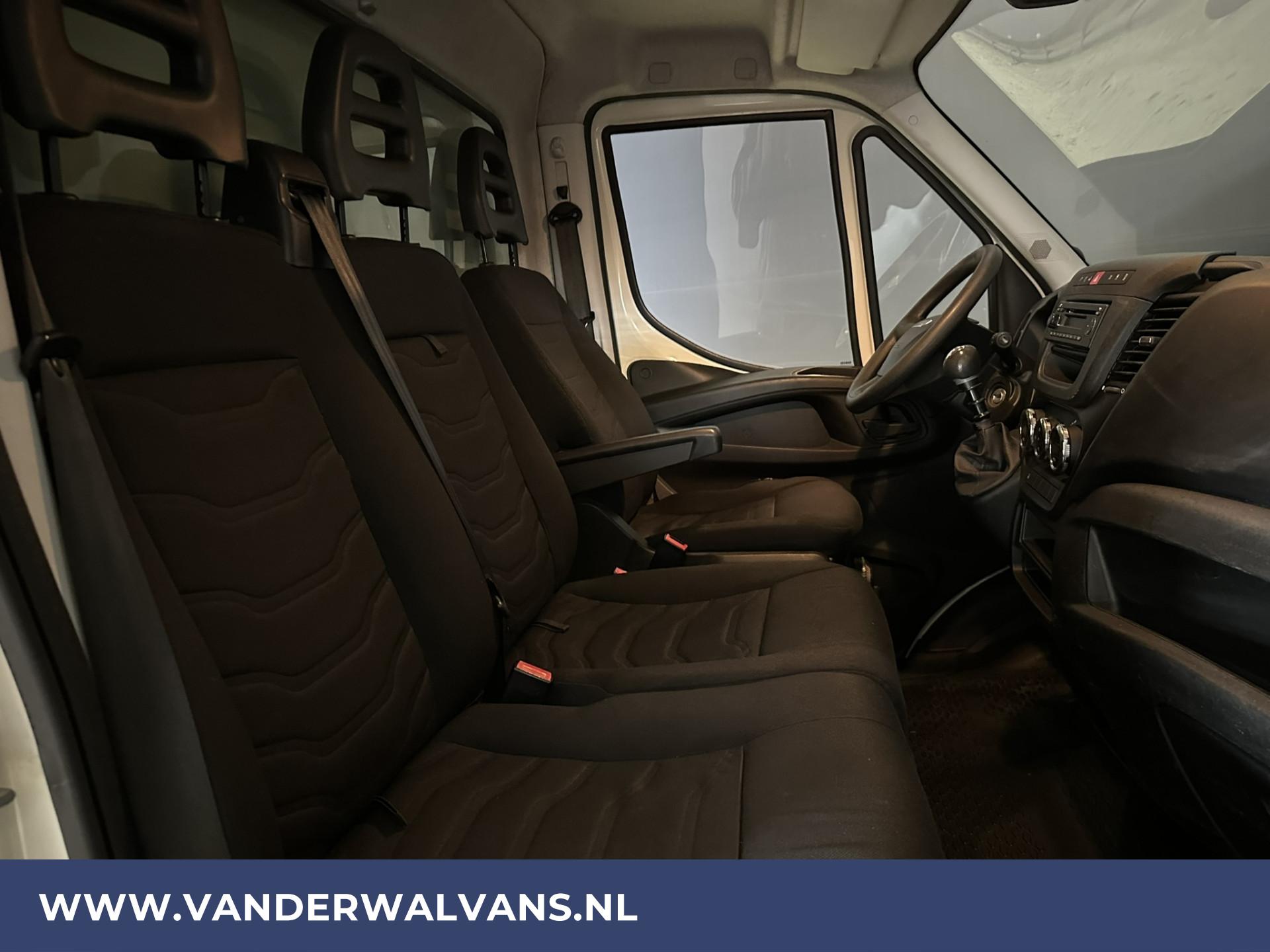 Foto 7 van Iveco Daily 40C15 145PK 3.0L Bakwagen + laadklep + 3500kg Trekhaak Airco | Cruisecontrol