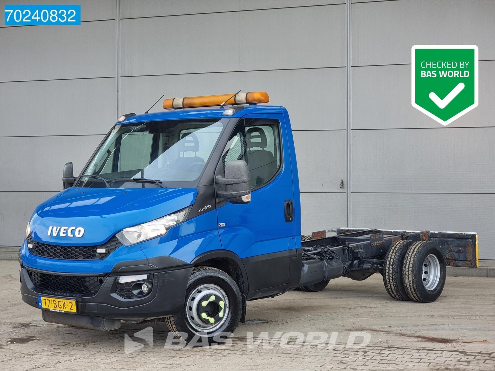 Foto 1 van Iveco Daily 70C21 3.0L 210PK 375cm wheelbase Luchtvering Chassis Cabine Fahrgestell Platform Airco Cruise control