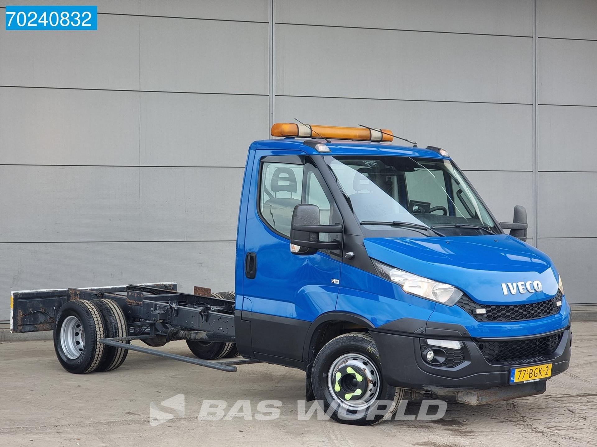 Foto 5 van Iveco Daily 70C21 3.0L 210PK 375cm wheelbase Luchtvering Chassis Cabine Fahrgestell Platform Airco Cruise control