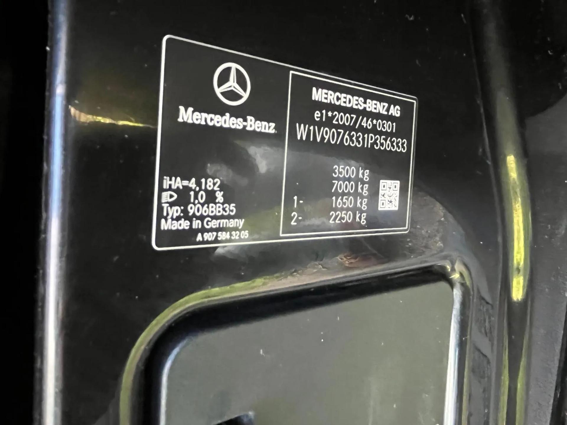 Foto 20 van Mercedes-Benz Sprinter 319 3.0 L2H2 | Mbux| Trekhaak 3.5T