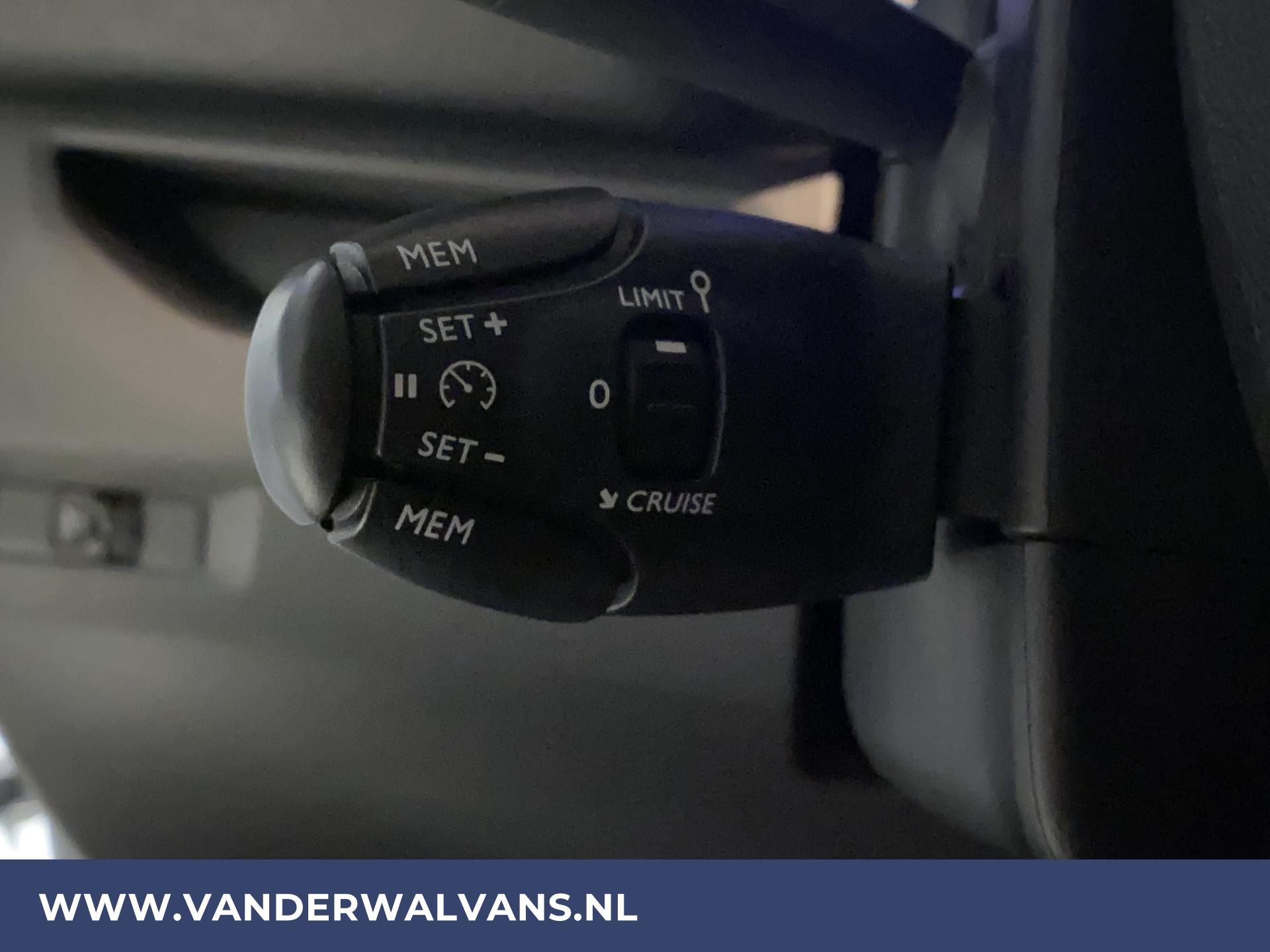 Foto 12 van Opel Vivaro 2.0 CDTI 120pk L2H1 Euro6 Airco | Bumpers in kleur | Navigatie | 2500kg trekhaak