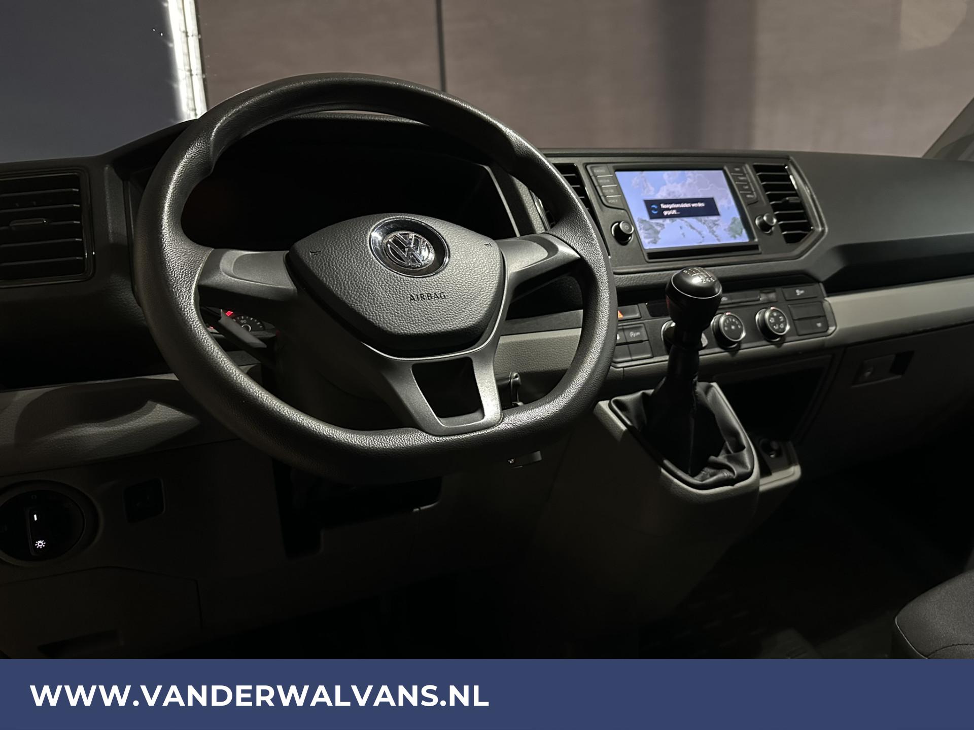 Foto 14 van Volkswagen Crafter 2.0 TDI L3H2 L2H1 Euro6 Airco | Navigatie | Camera | Apple Carplay
